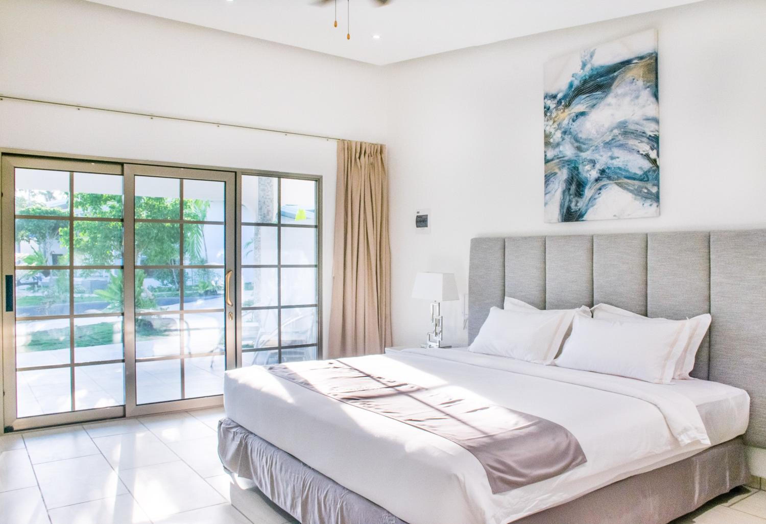Suite with Private Pool - Photo 15
