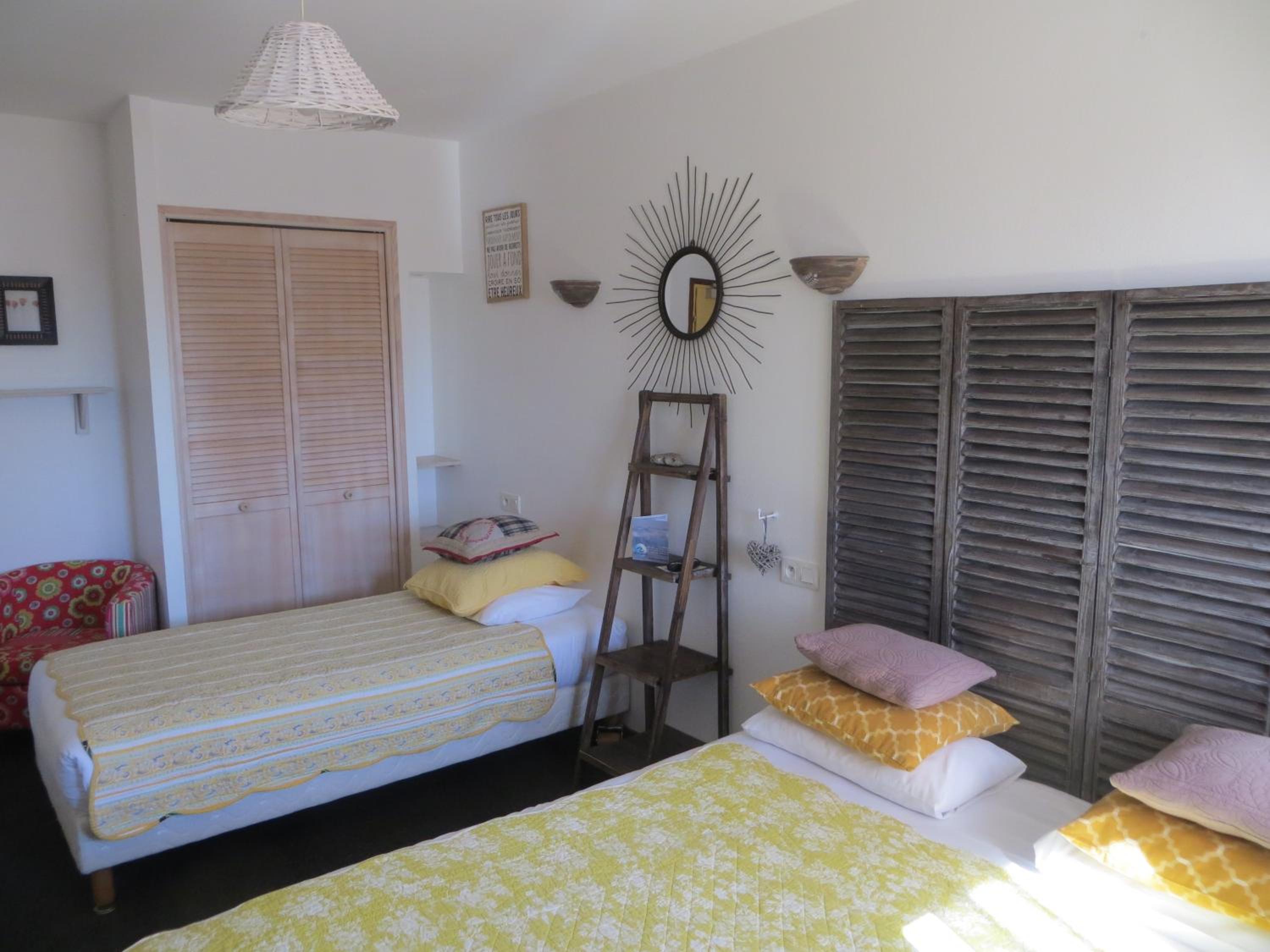 Standard Family Room - Photo 14