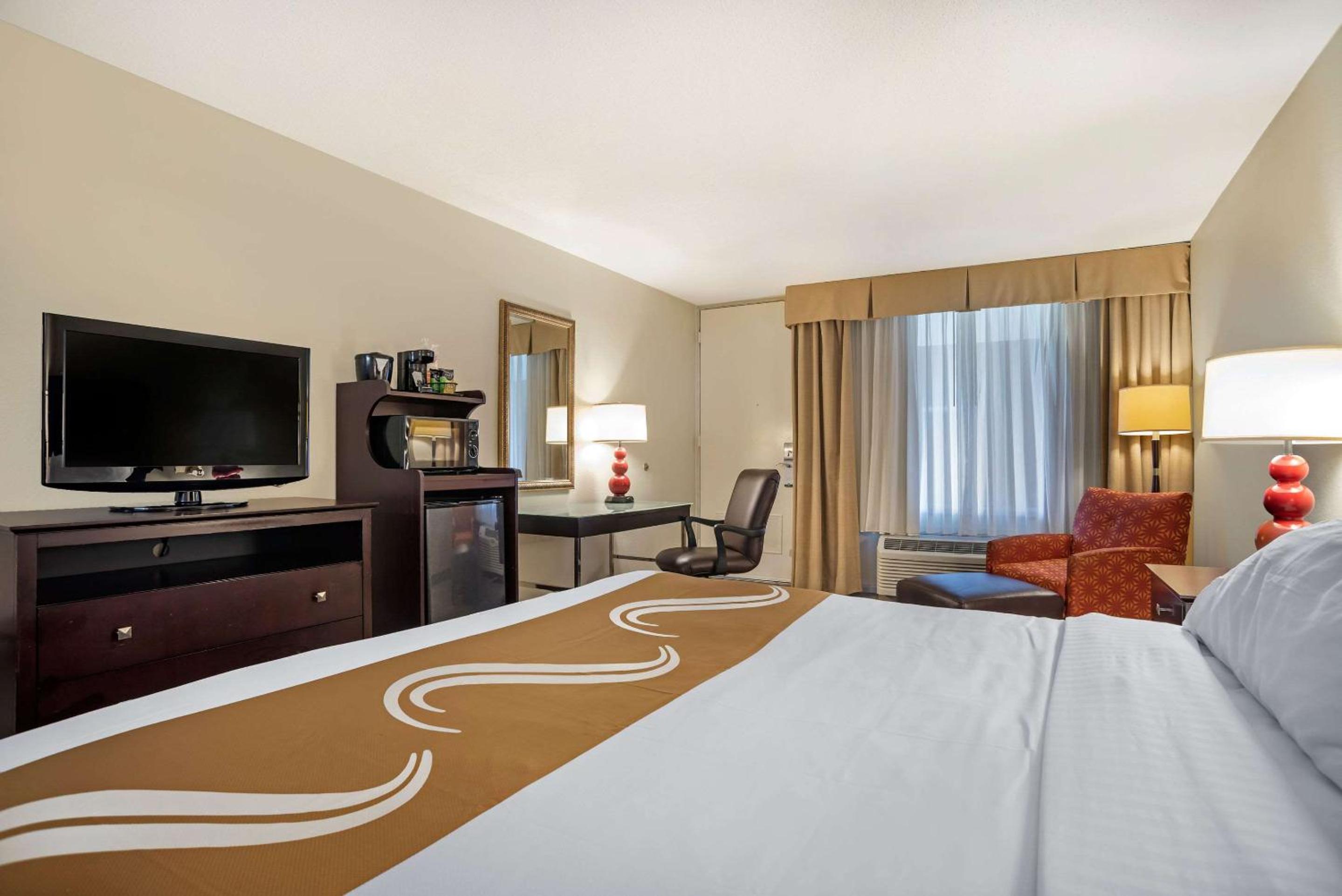 King Room - Non-Smoking photo 3