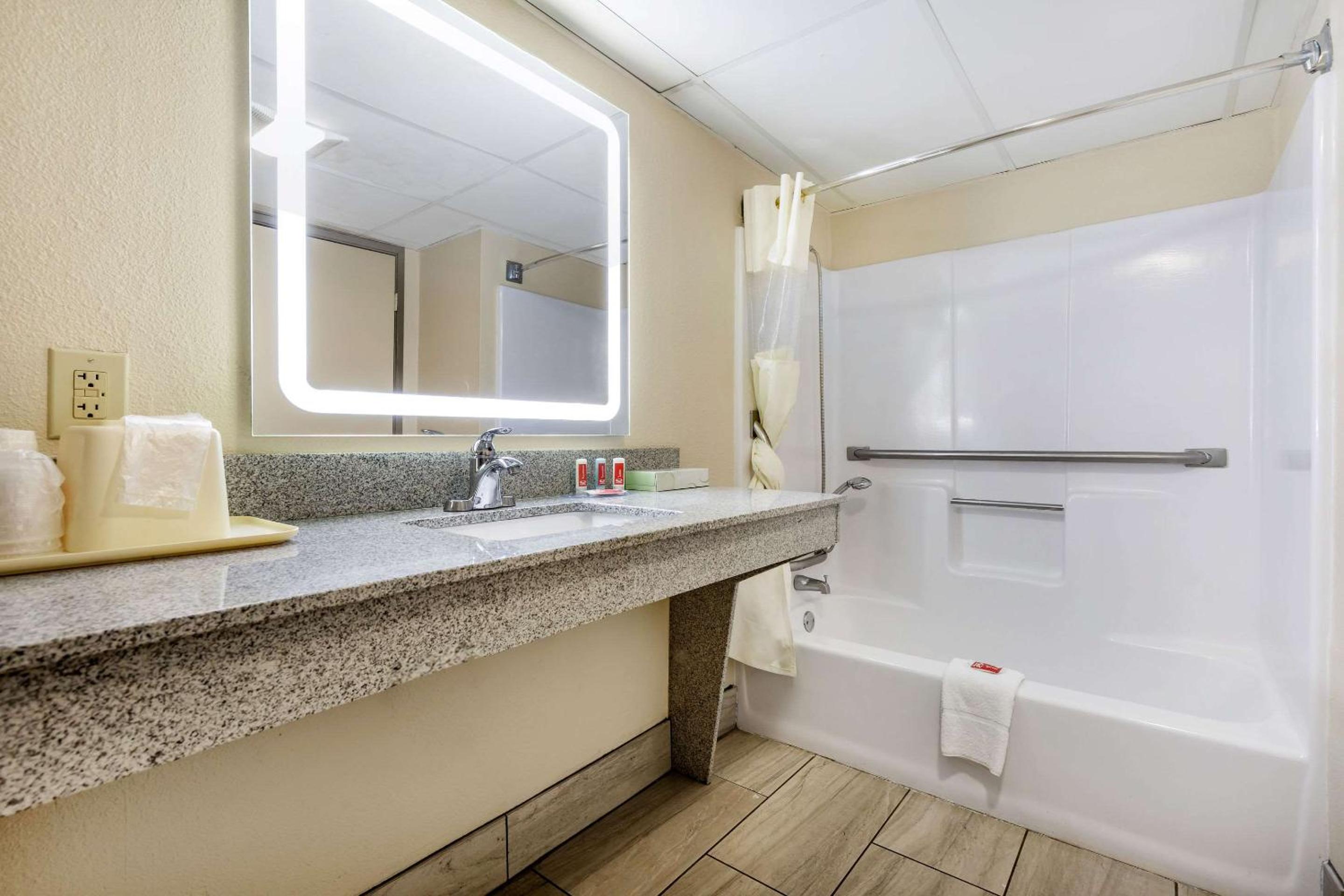 Double Room - Accessible/Non-Smoking photo 2