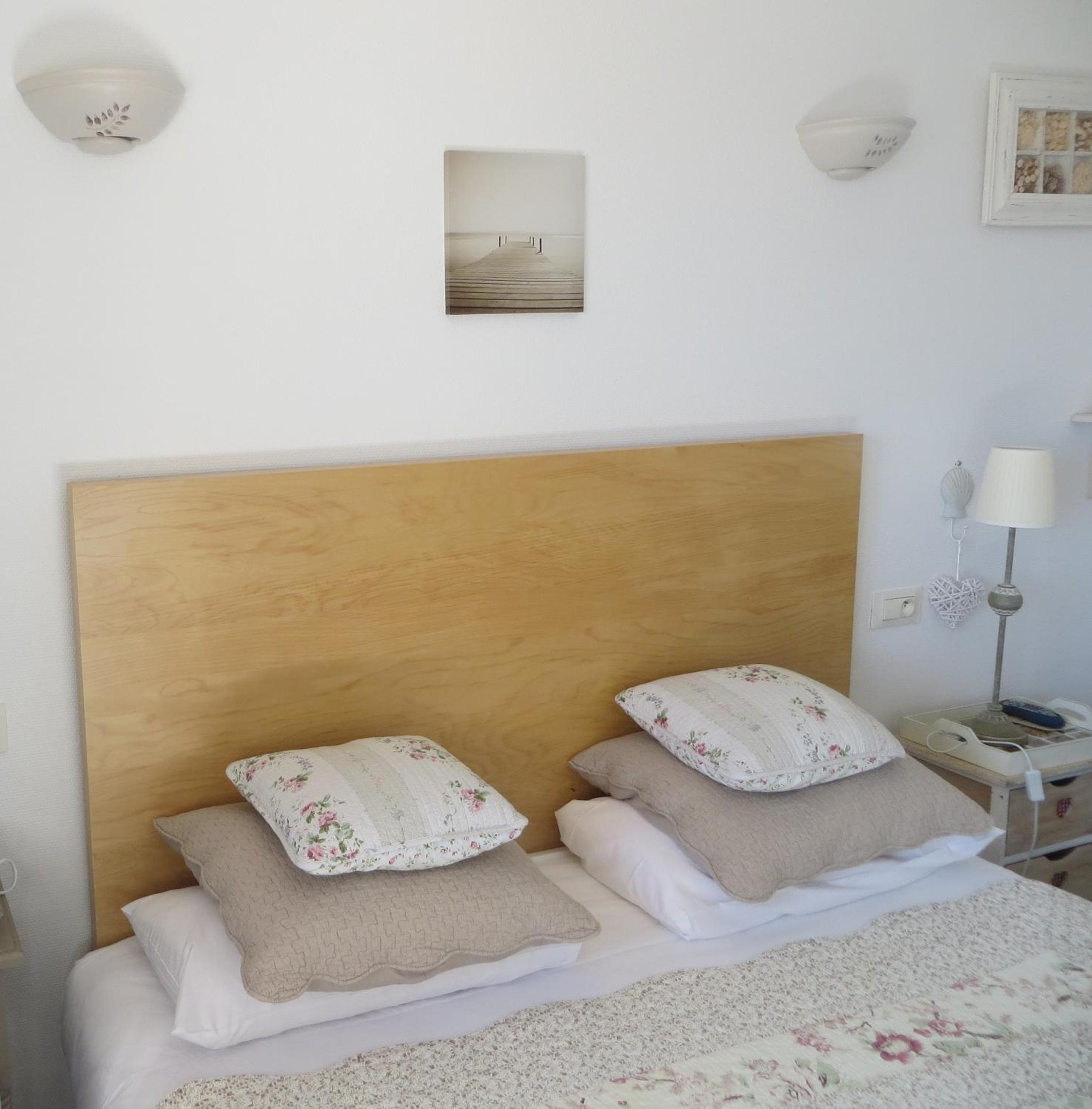 Standard Family Room - Photo 8