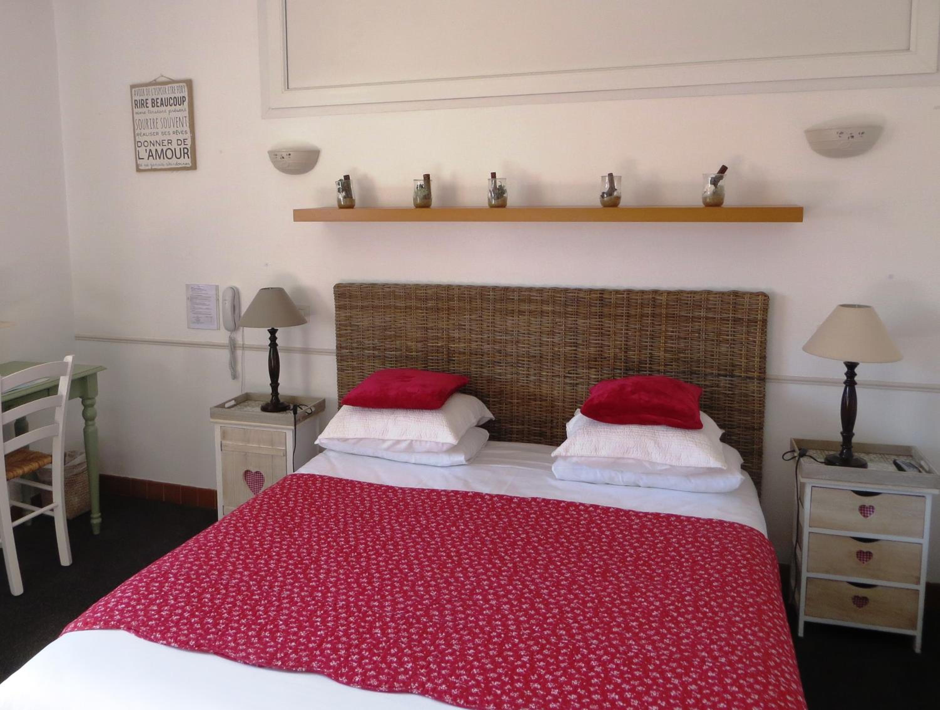 Standard Family Room - Photo 12