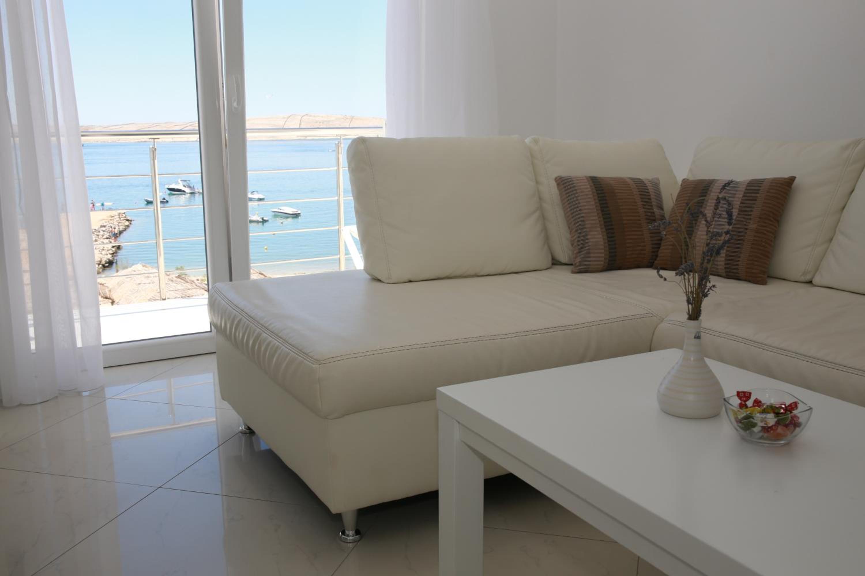 Two-Bedroom Apartment with Sea View photo 2