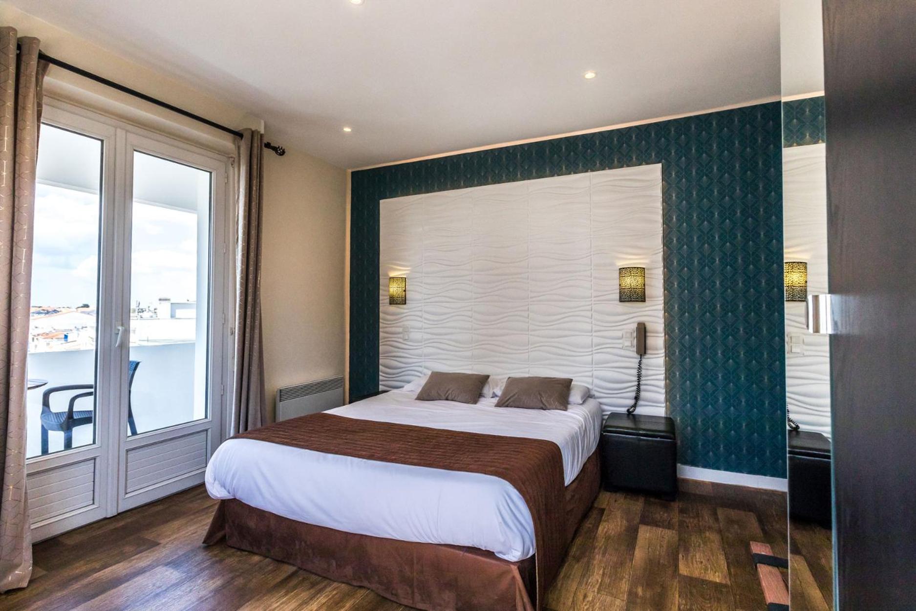 Double or Twin Room with Sea View photo 2