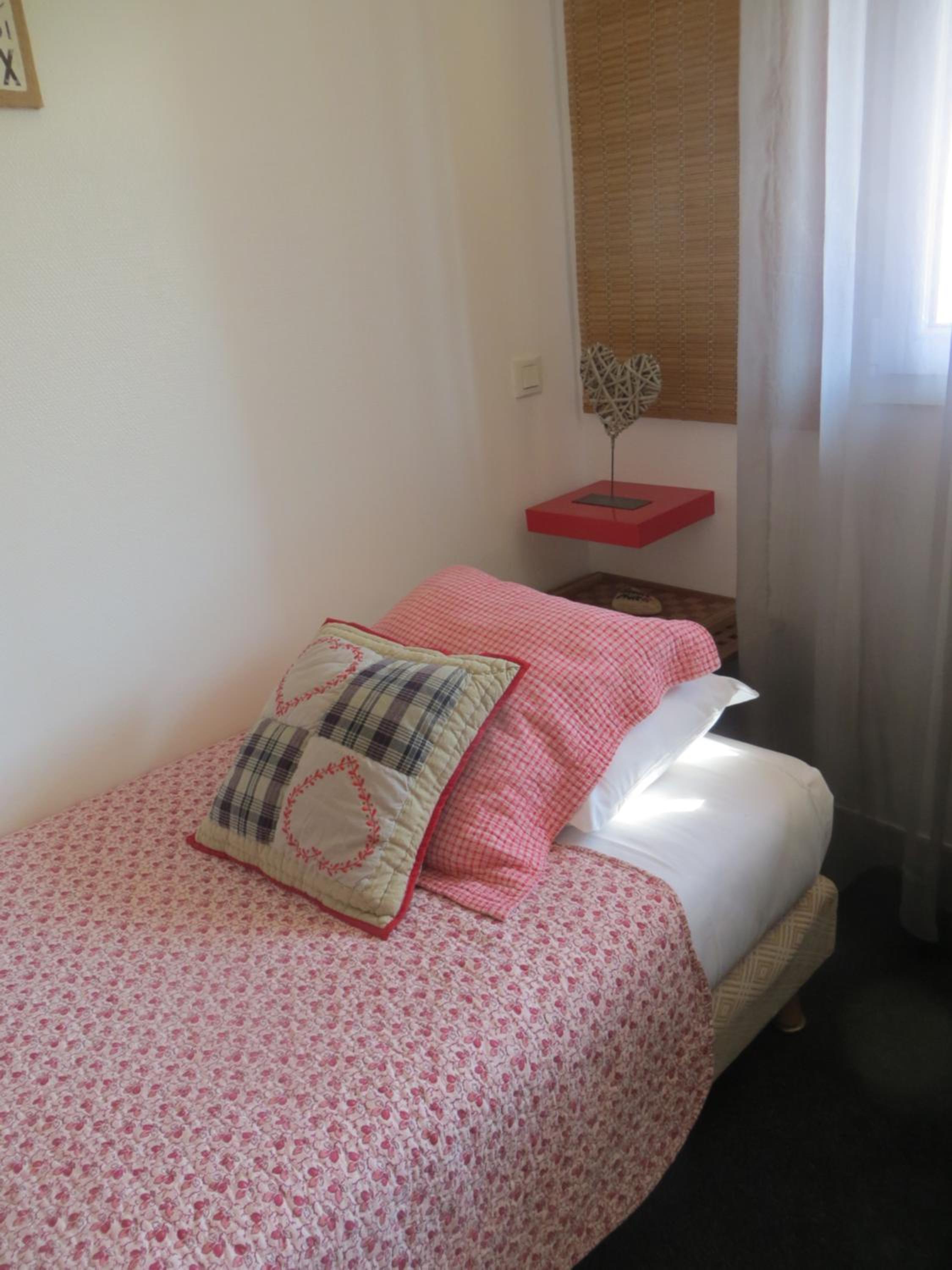 Standard Family Room - Photo 16