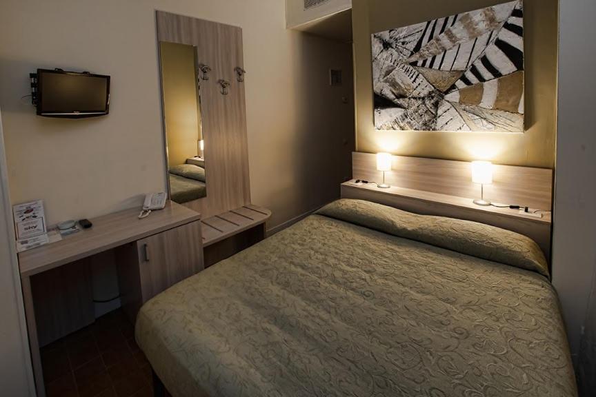 Economy Double Room - Photo 5