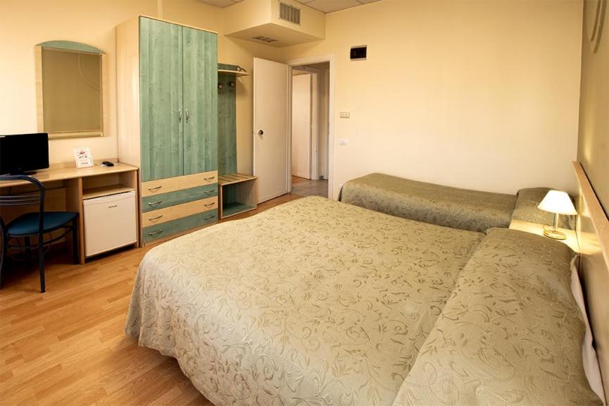 Triple Room - Photo 5