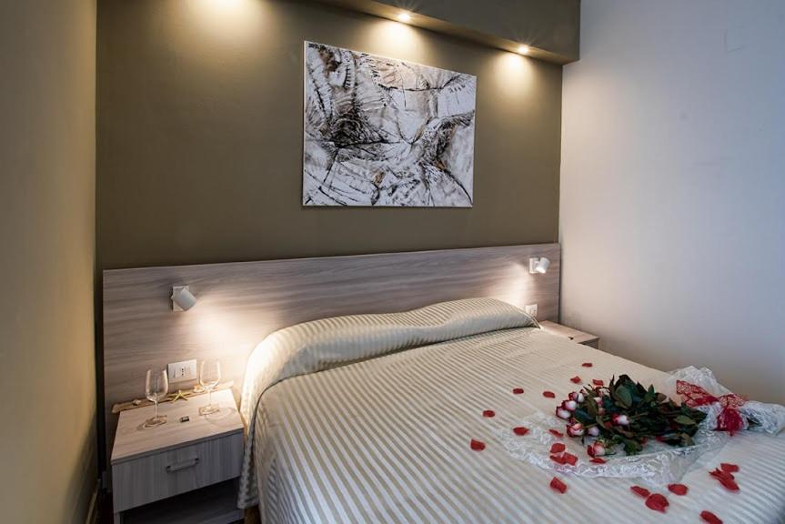 Double or Twin Room - Photo 21