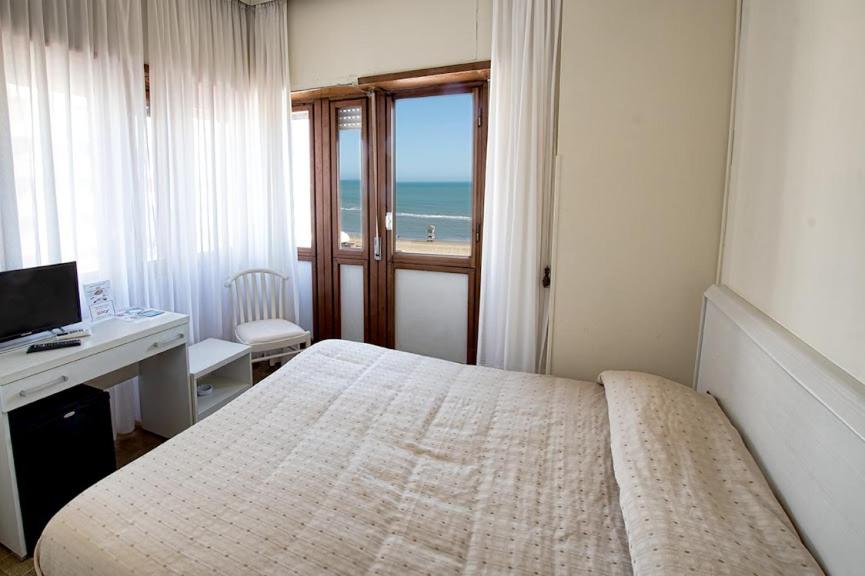 Double or Twin Room - Photo 7