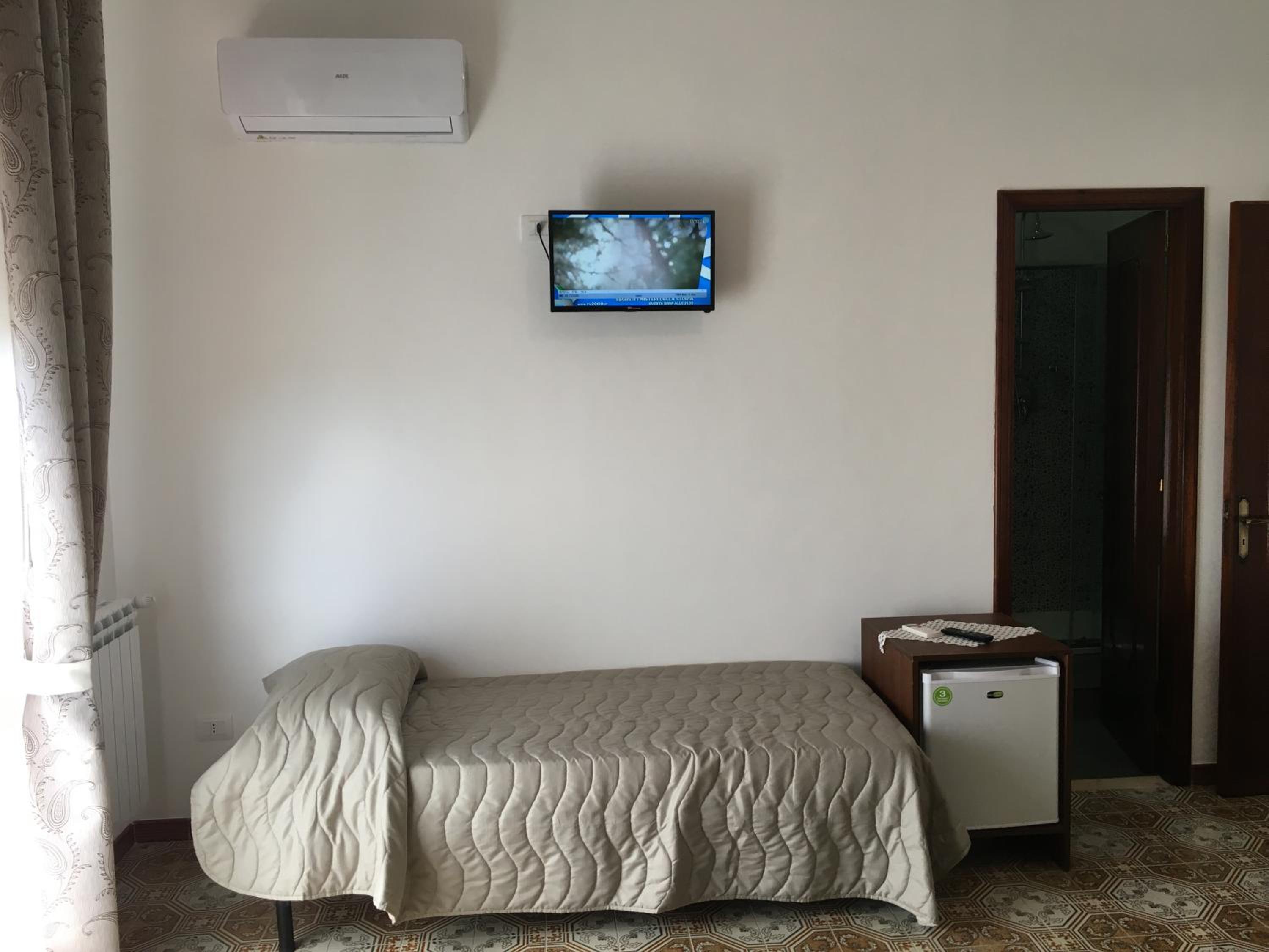 Superior Double or Twin Room with Private Bathroom photo 1
