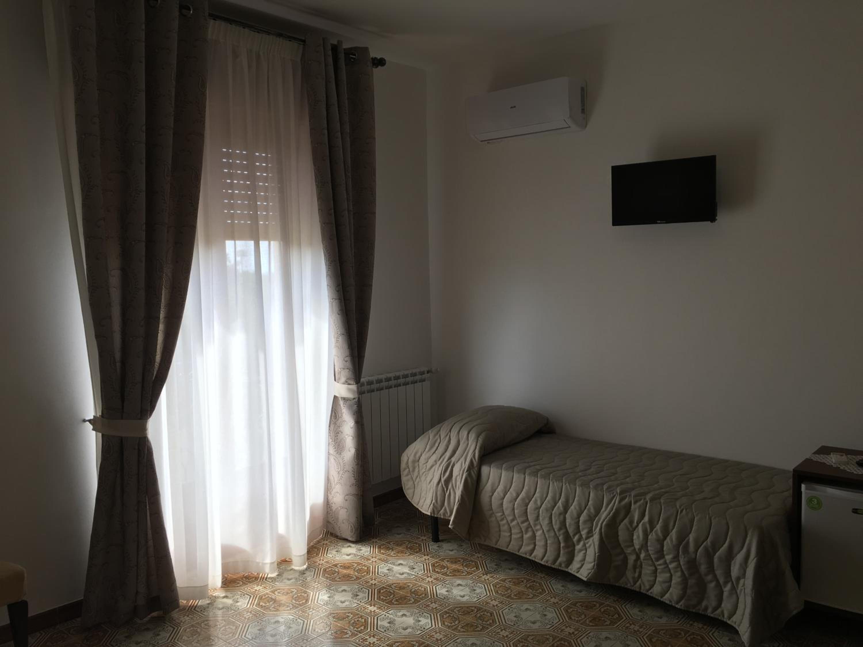 Superior Double or Twin Room with Private Bathroom photo 2