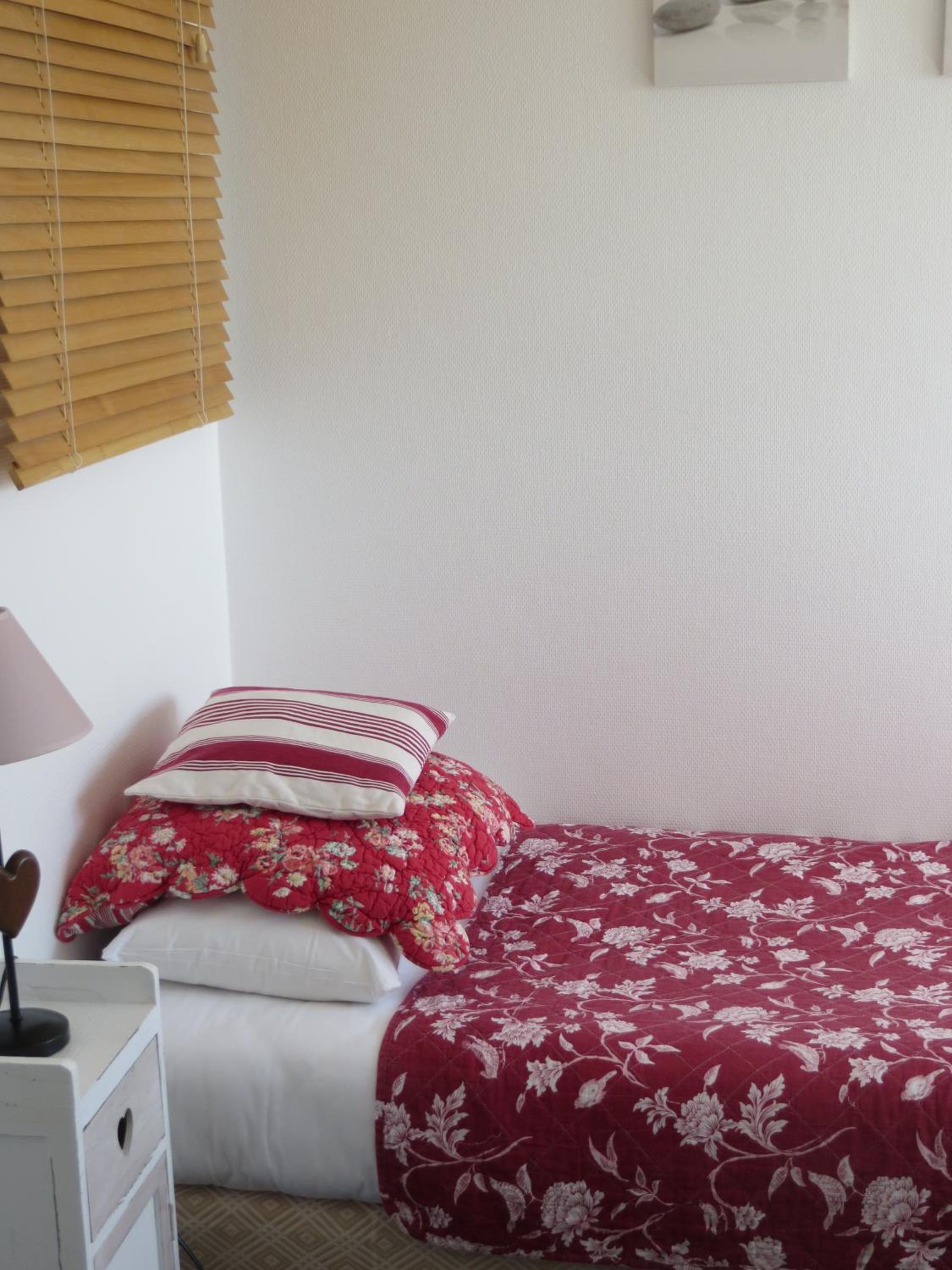 Standard Family Room - Photo 17