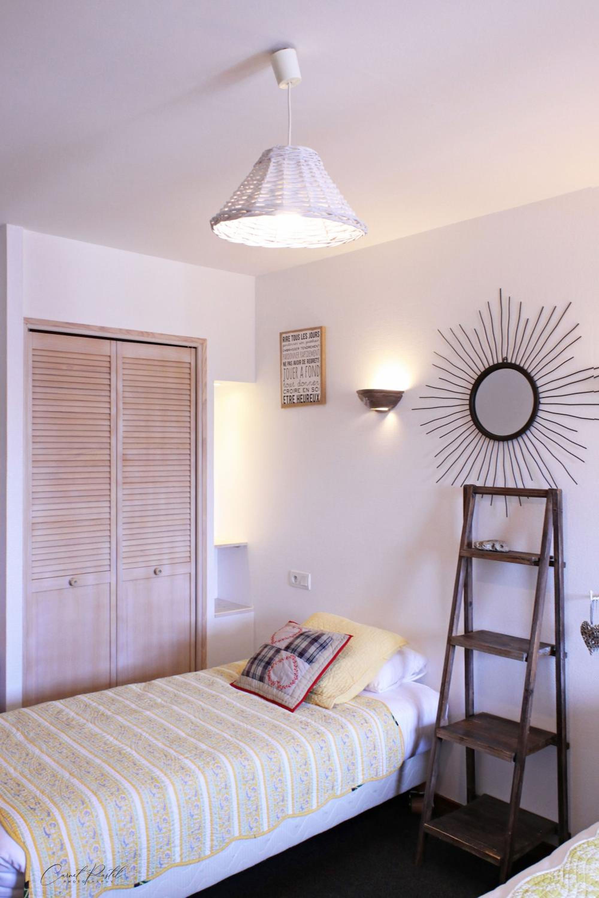 Standard Family Room - Photo 18