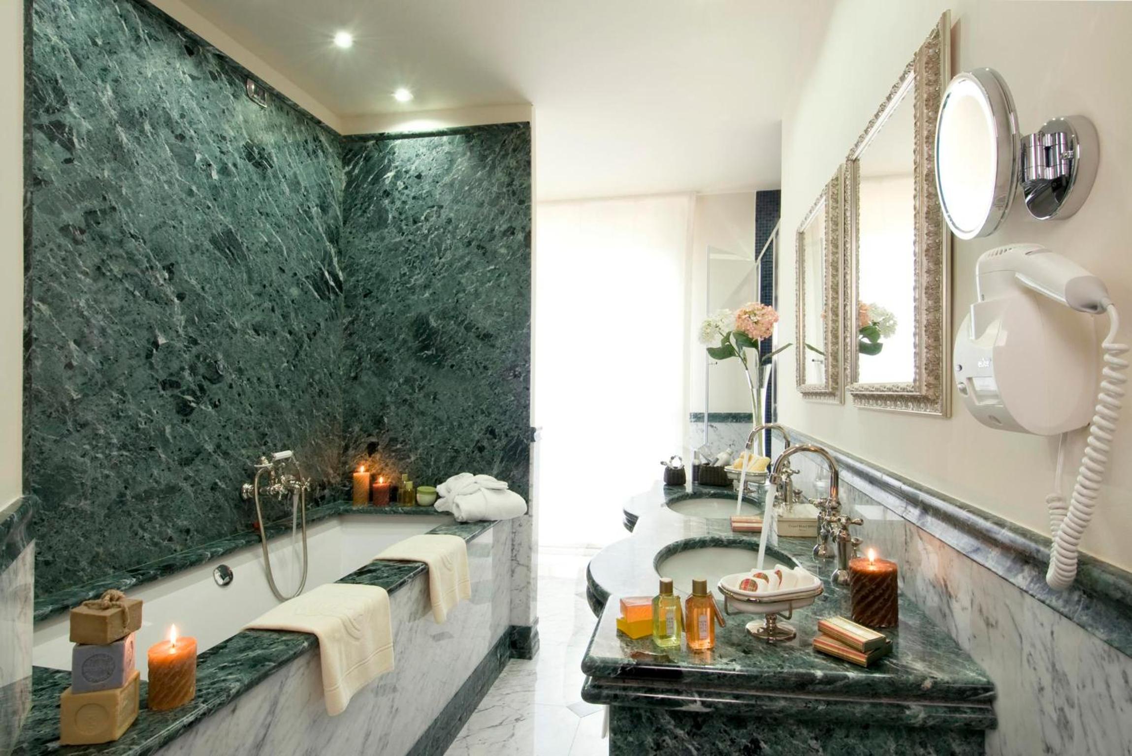 Suite with Lake View - Photo 22