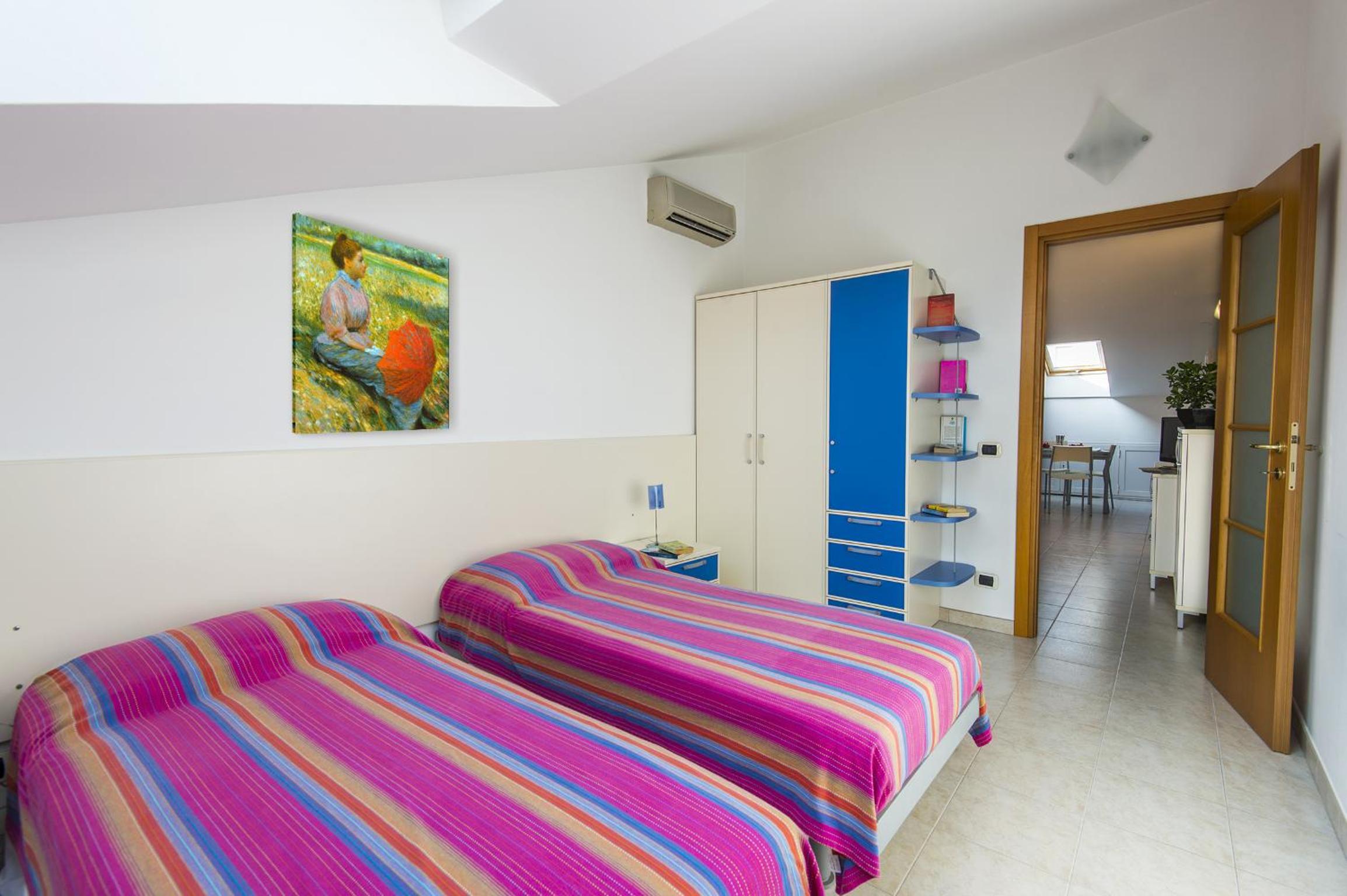 One-Bedroom Apartment (5 Adults) photo 1