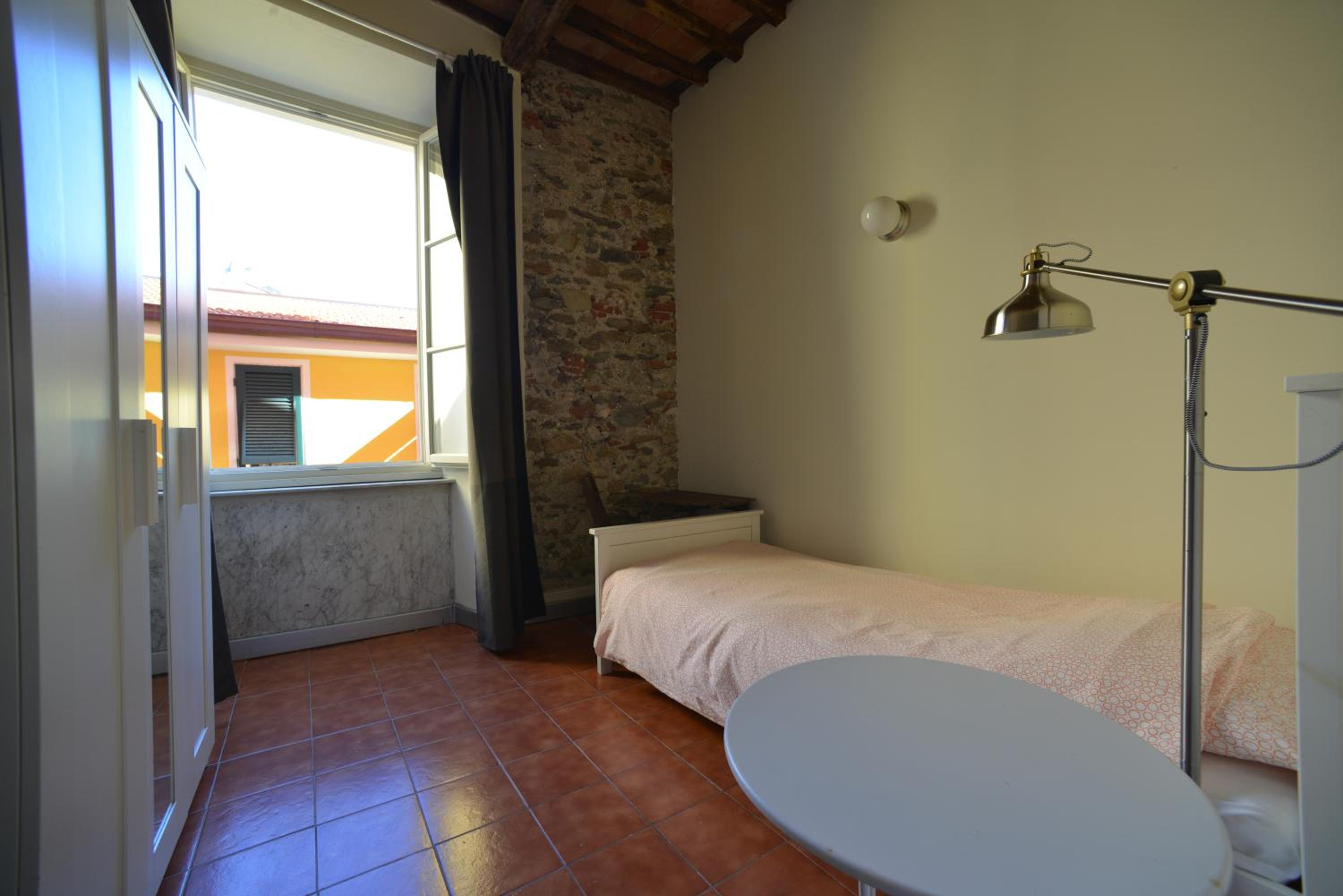 Single Room with Shared Bathroom photo 2