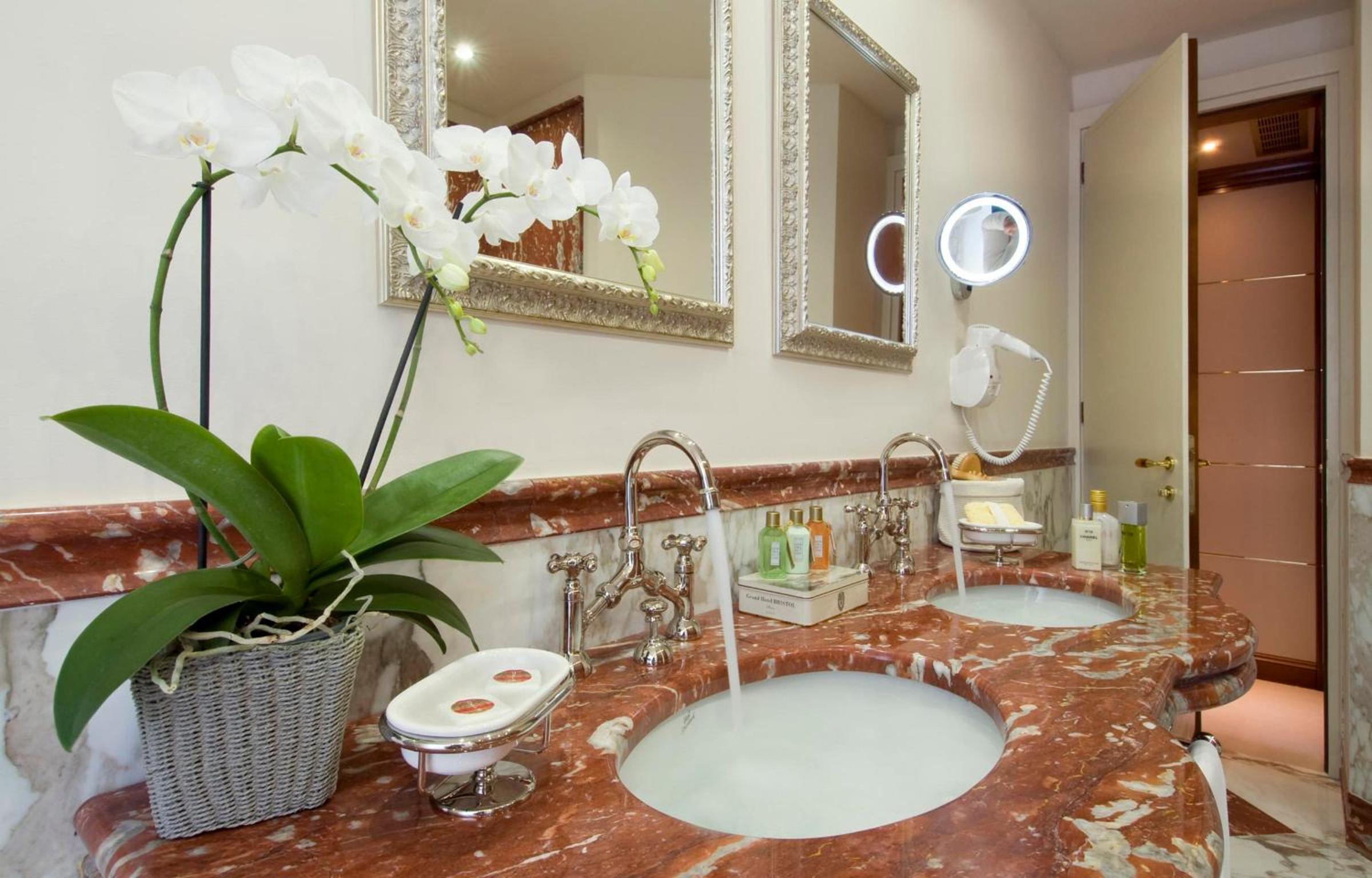 Suite with Lake View - Photo 18