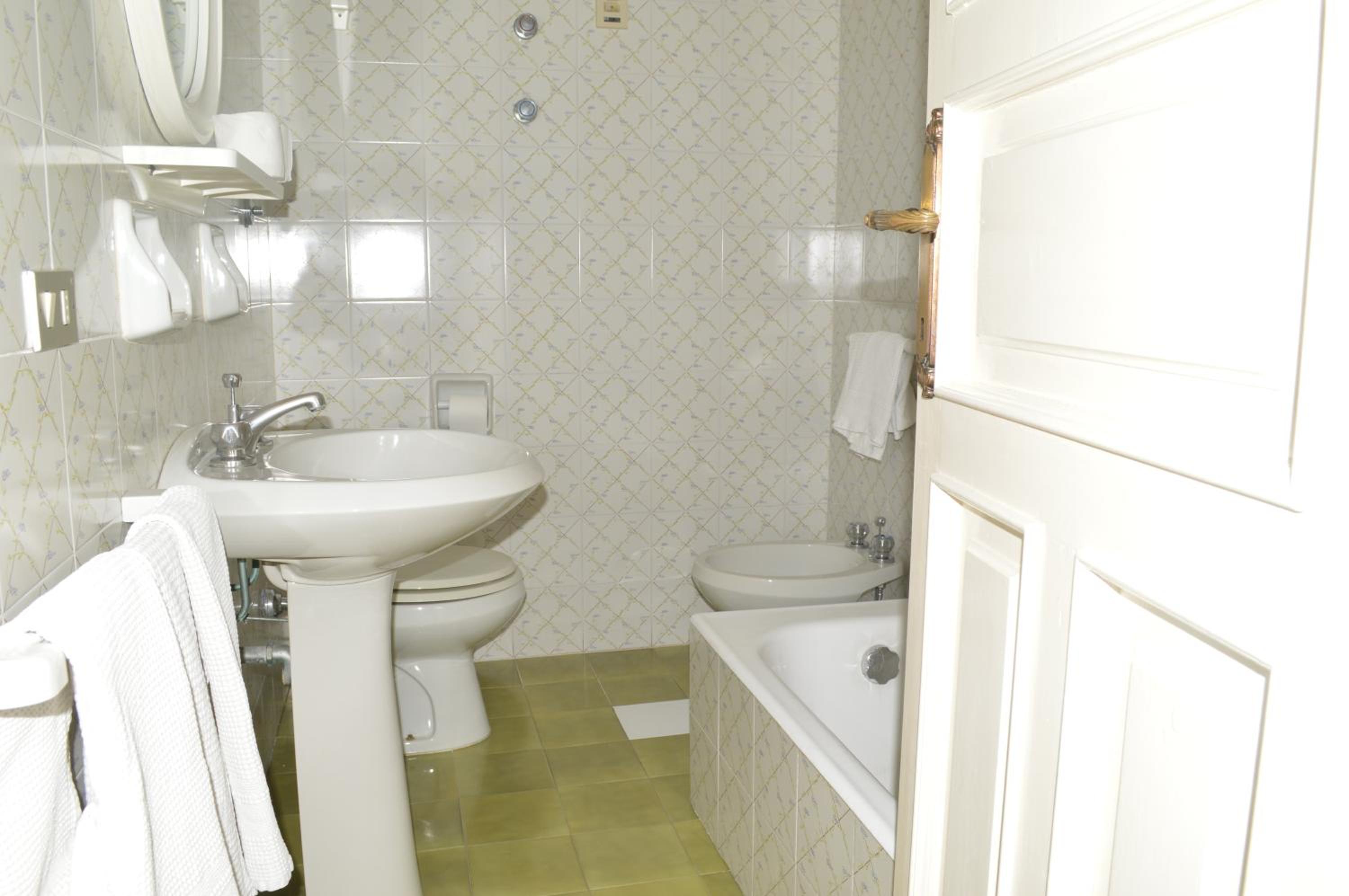 Quadruple Room with Sea View - Photo 8