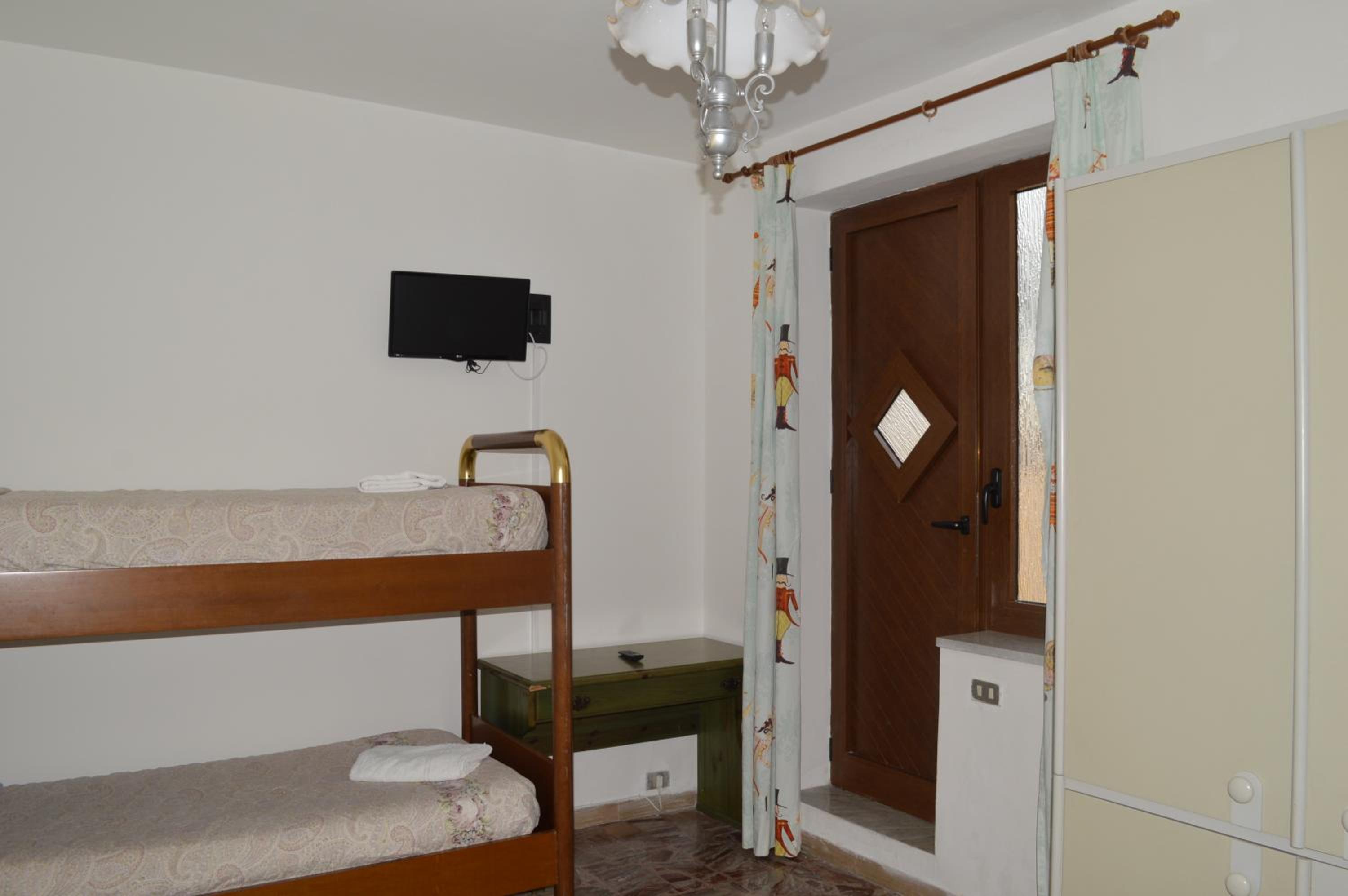Classic Quadruple Room - Photo 4