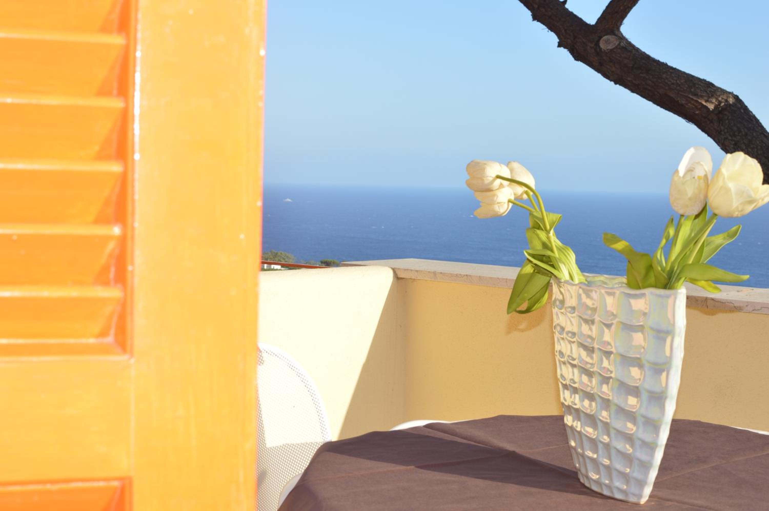 Superior Triple Room with Sea View - Photo 7