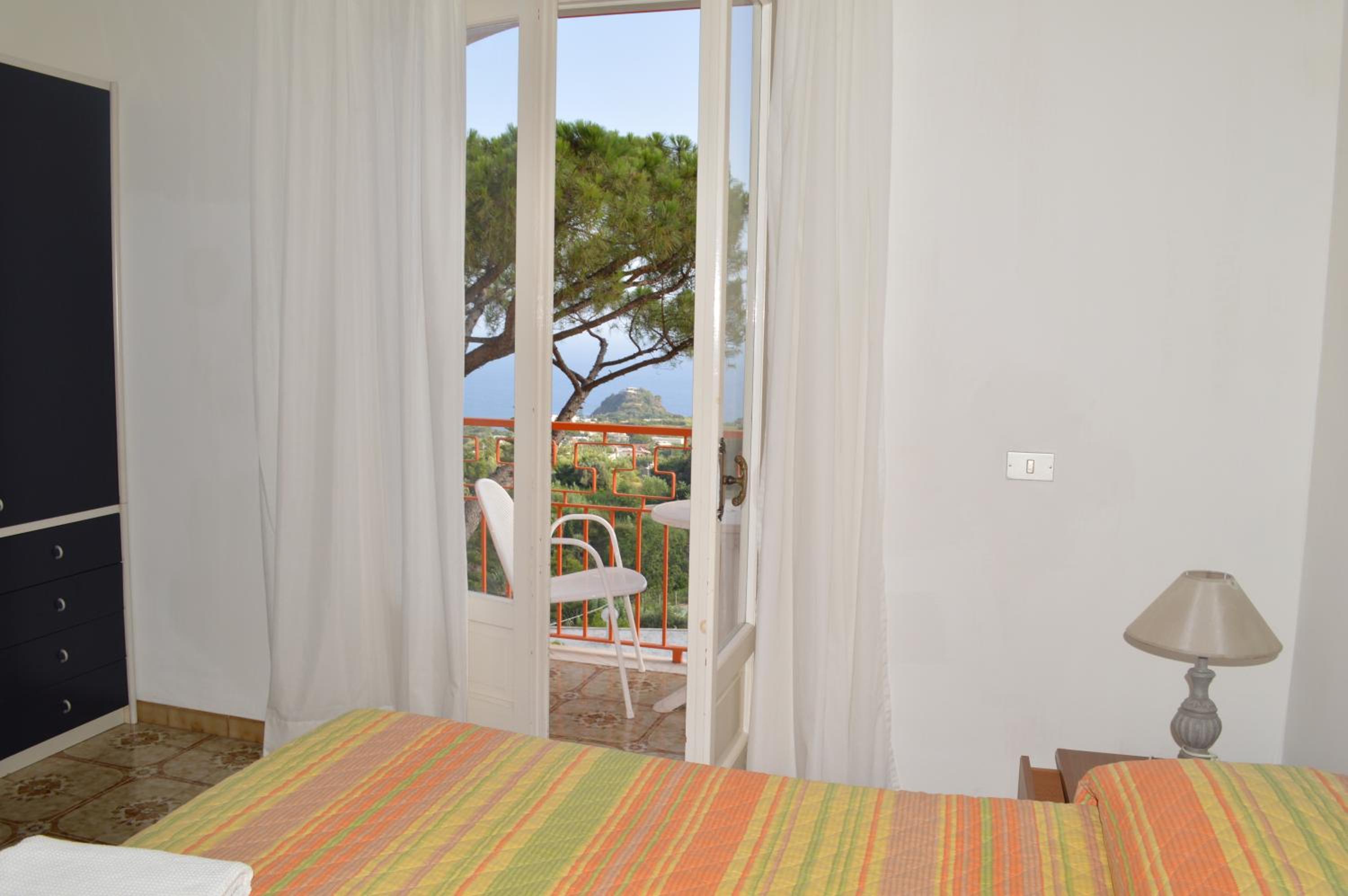 Superior Triple Room with Sea View - Photo 12