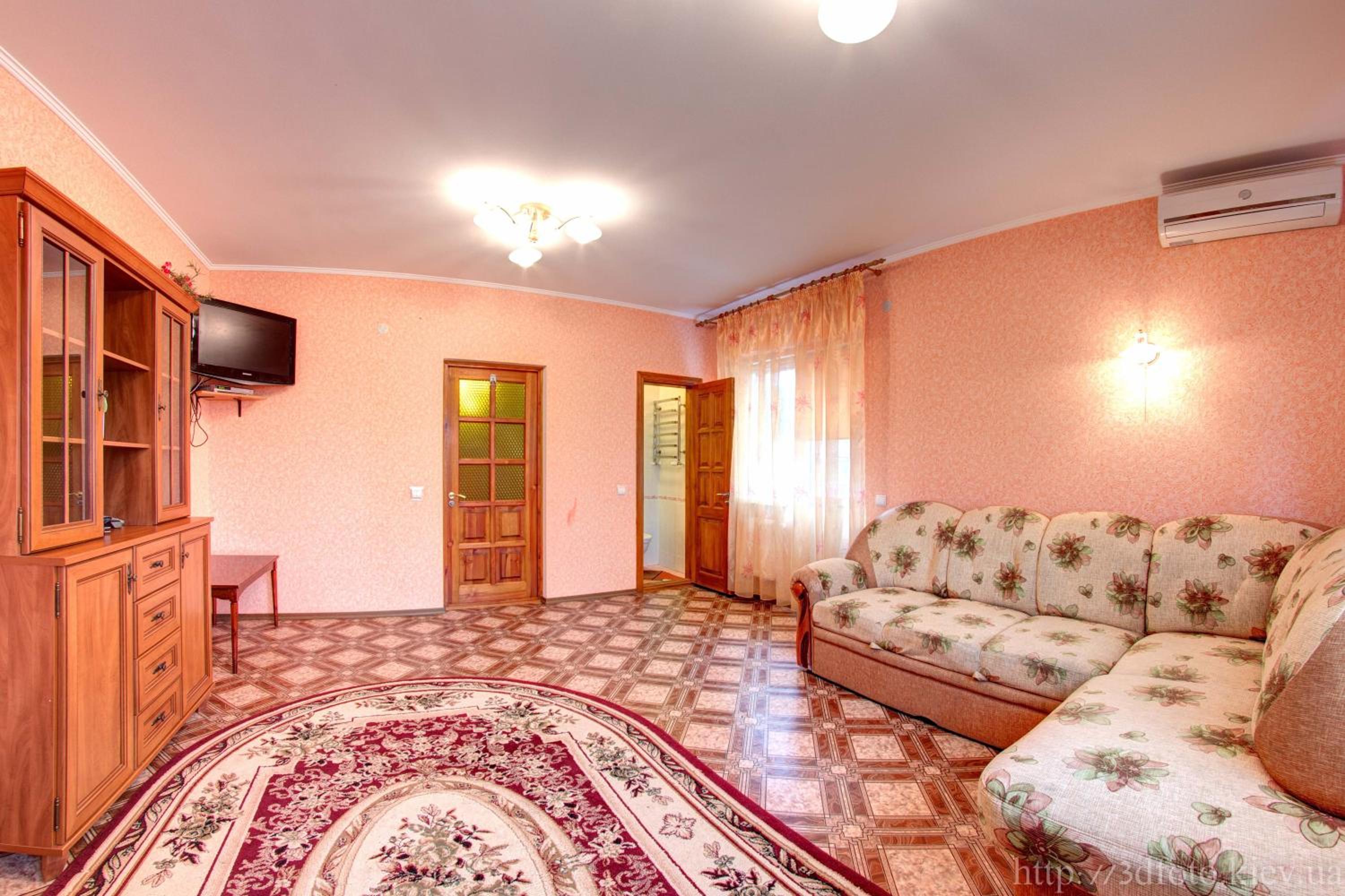 Cottage (6 Adults)