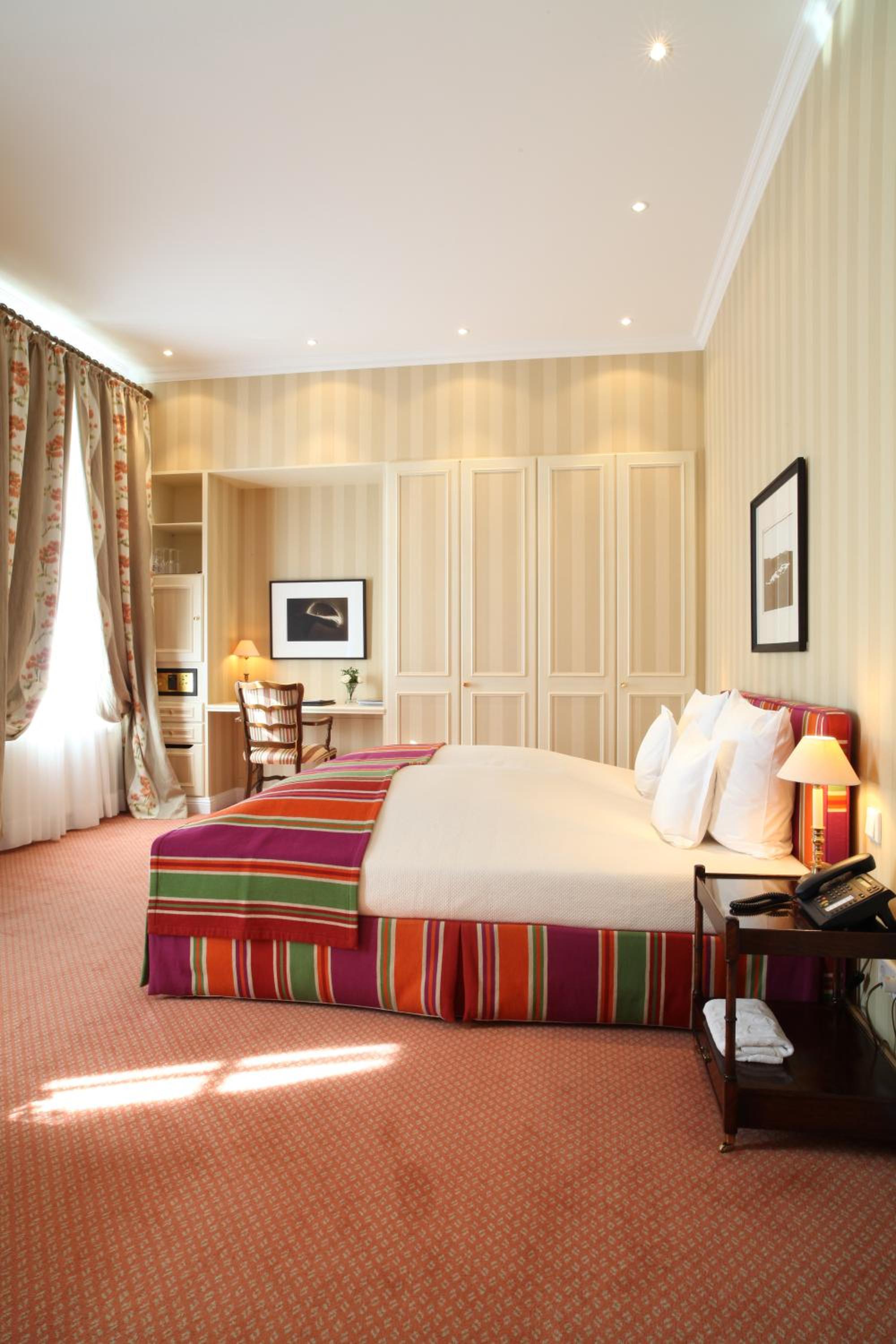 Superior Double Room thumbnail 6