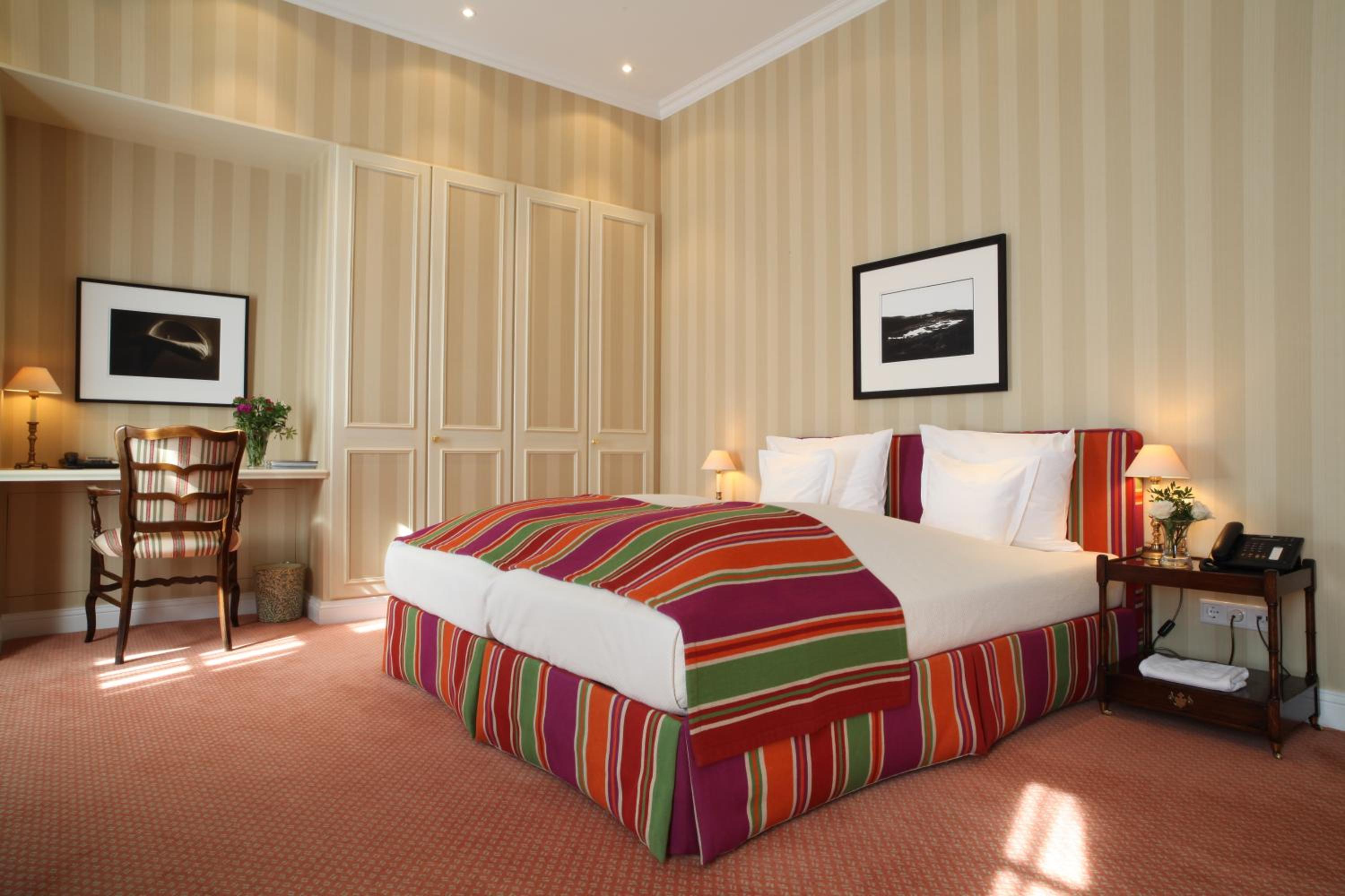 Deluxe Double Room thumbnail 5