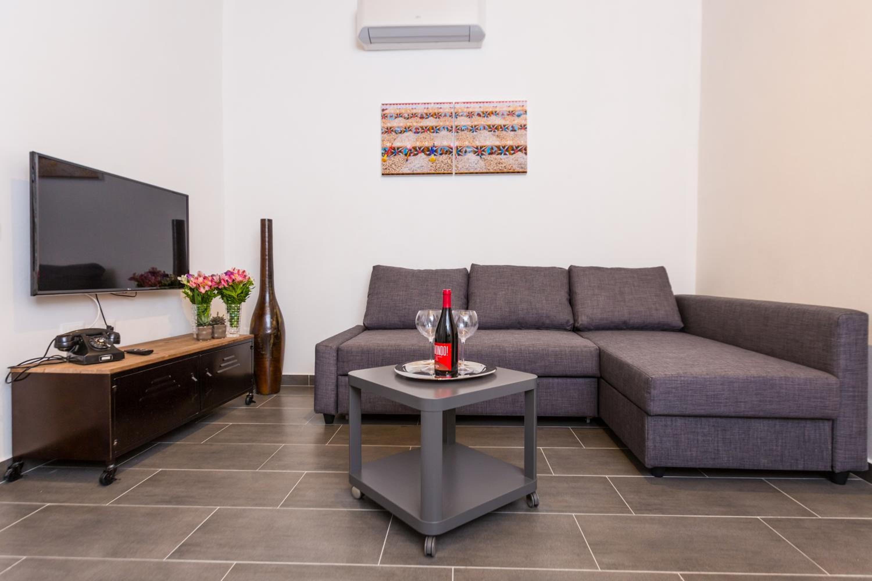 Apartment with Terrace - Photo 43
