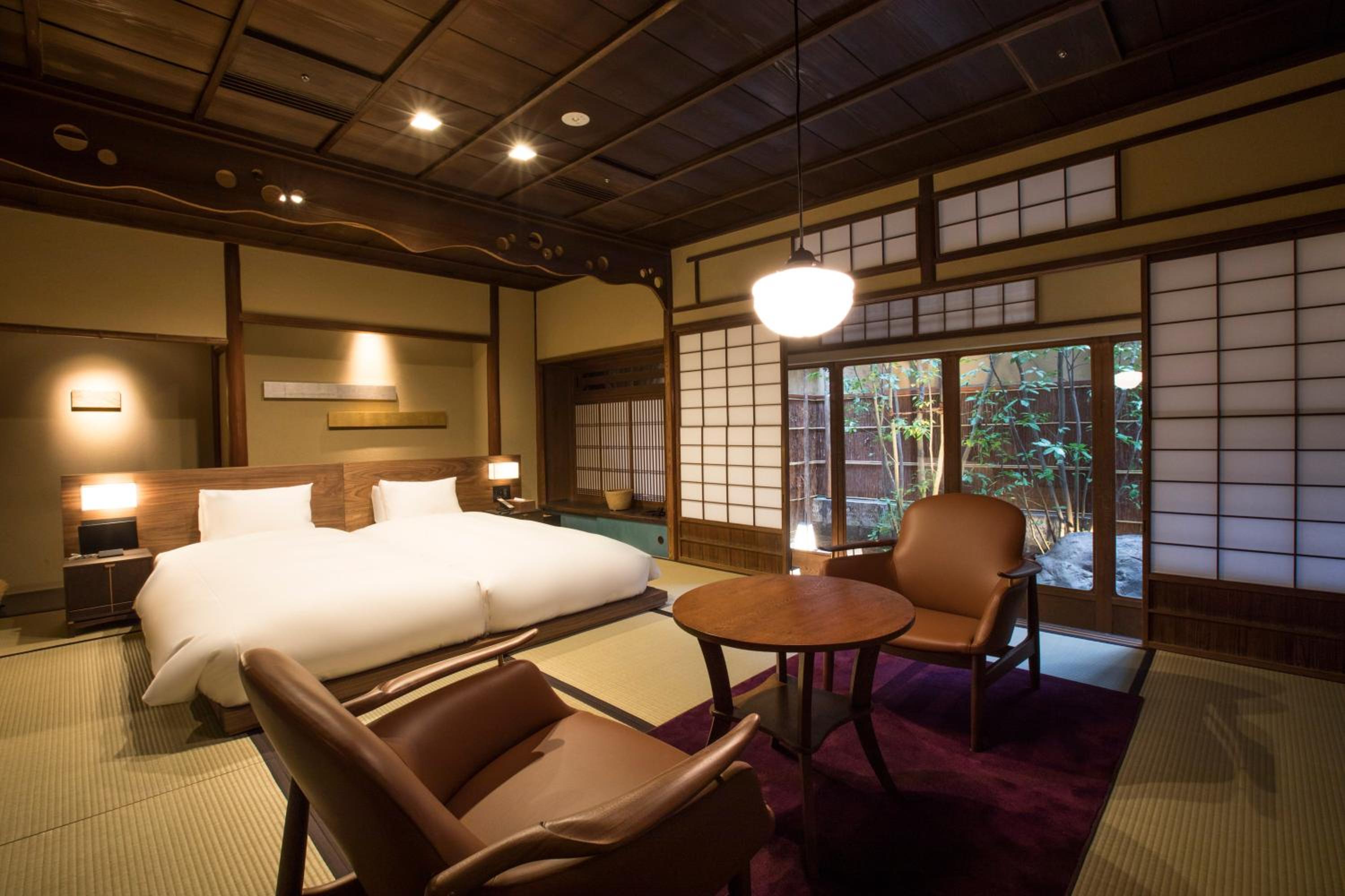Deluxe Hollywood Twin Room with Private Garden (Main)