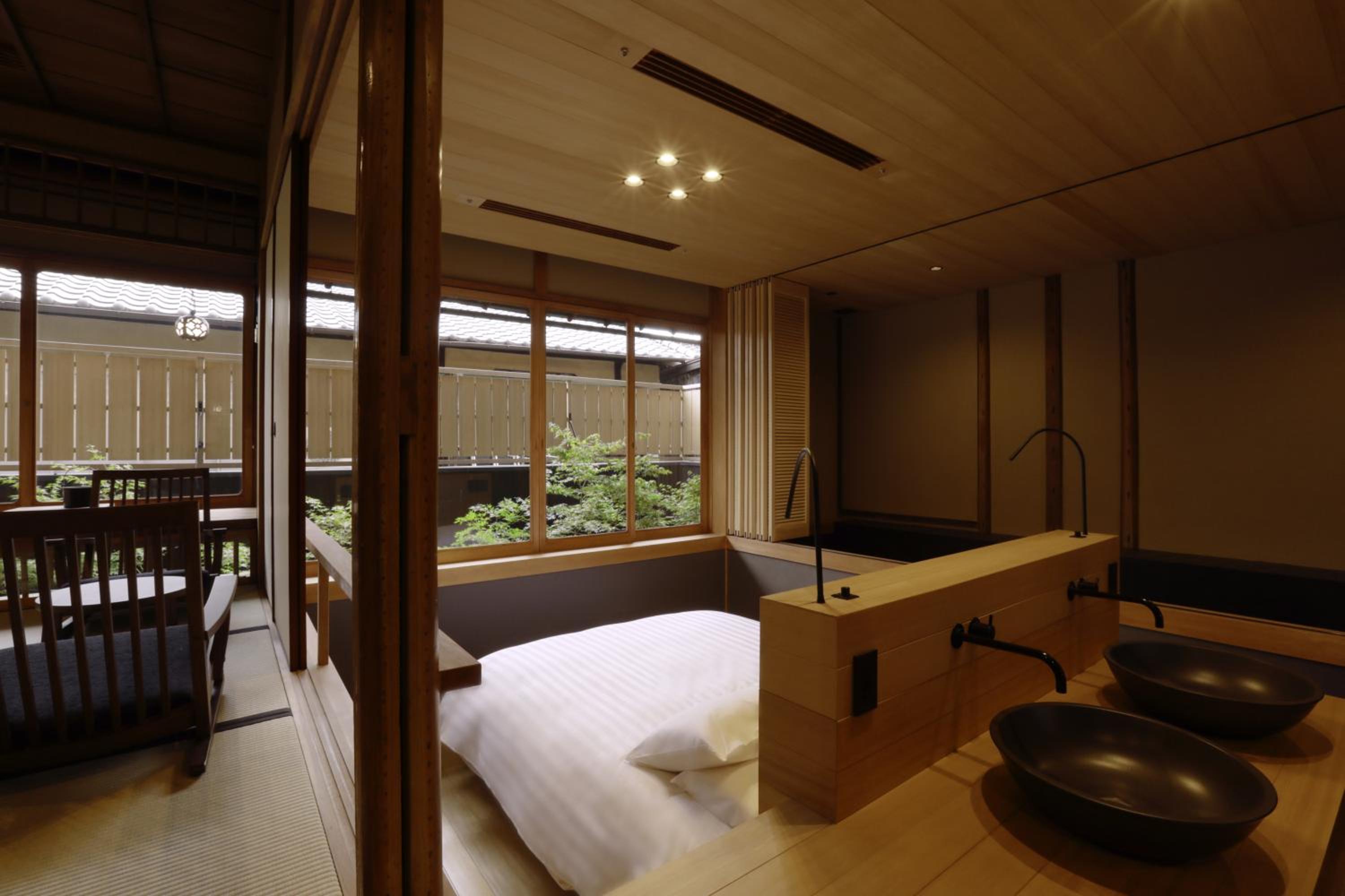 Superior Queen Room with Garden view  (Main)