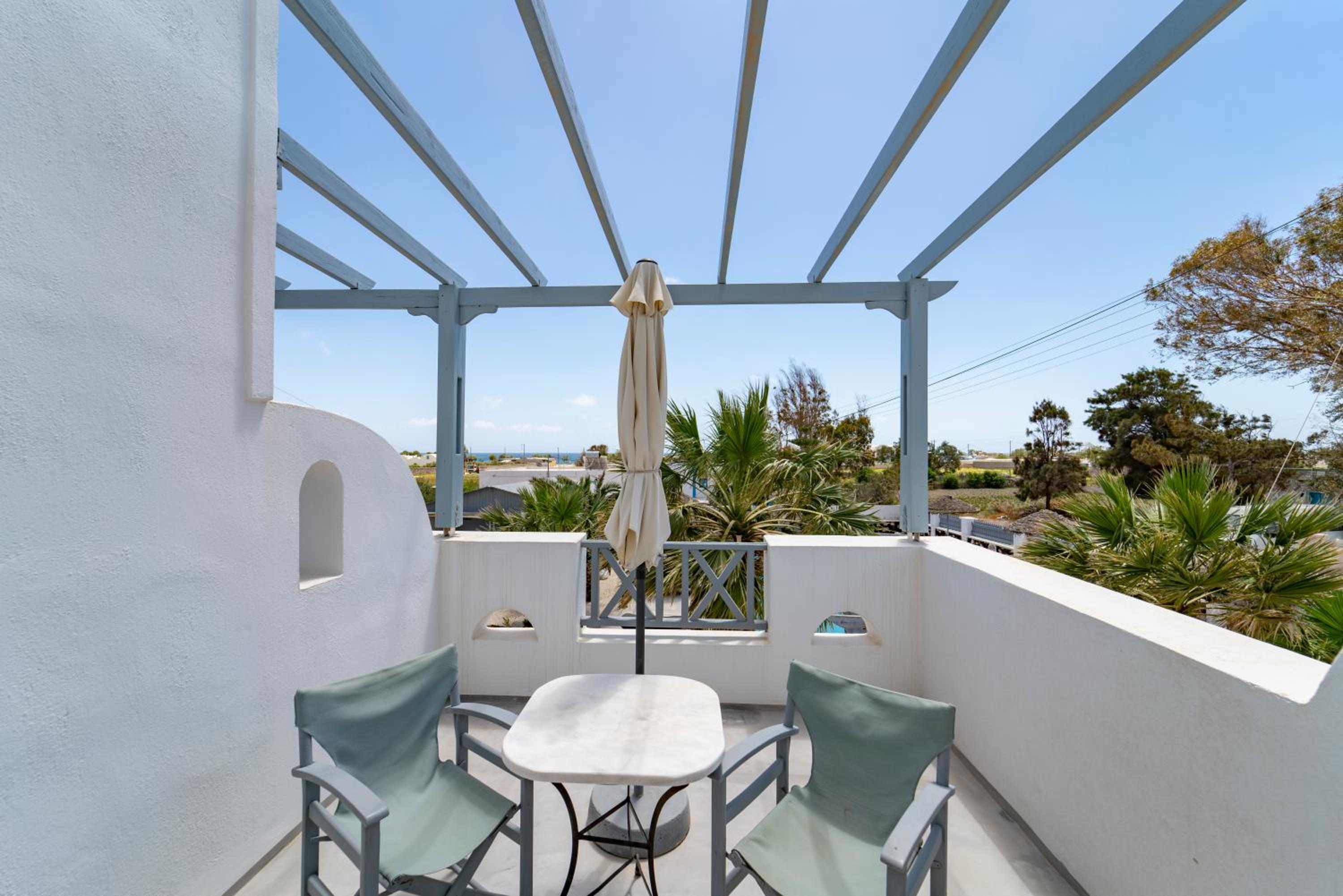 Studio with Pool View - Upper Level - Photo 9
