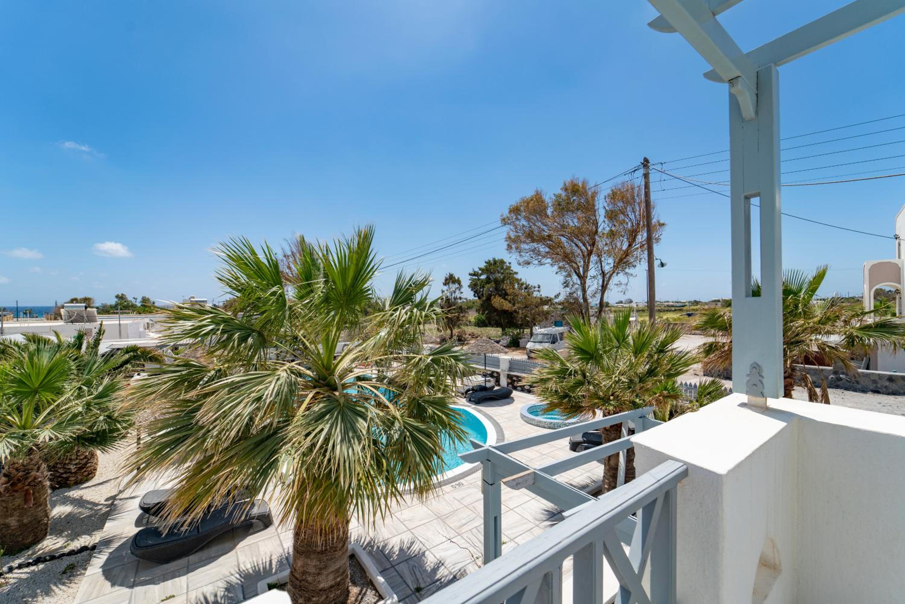 Studio with Pool View - Upper Level - Photo 18