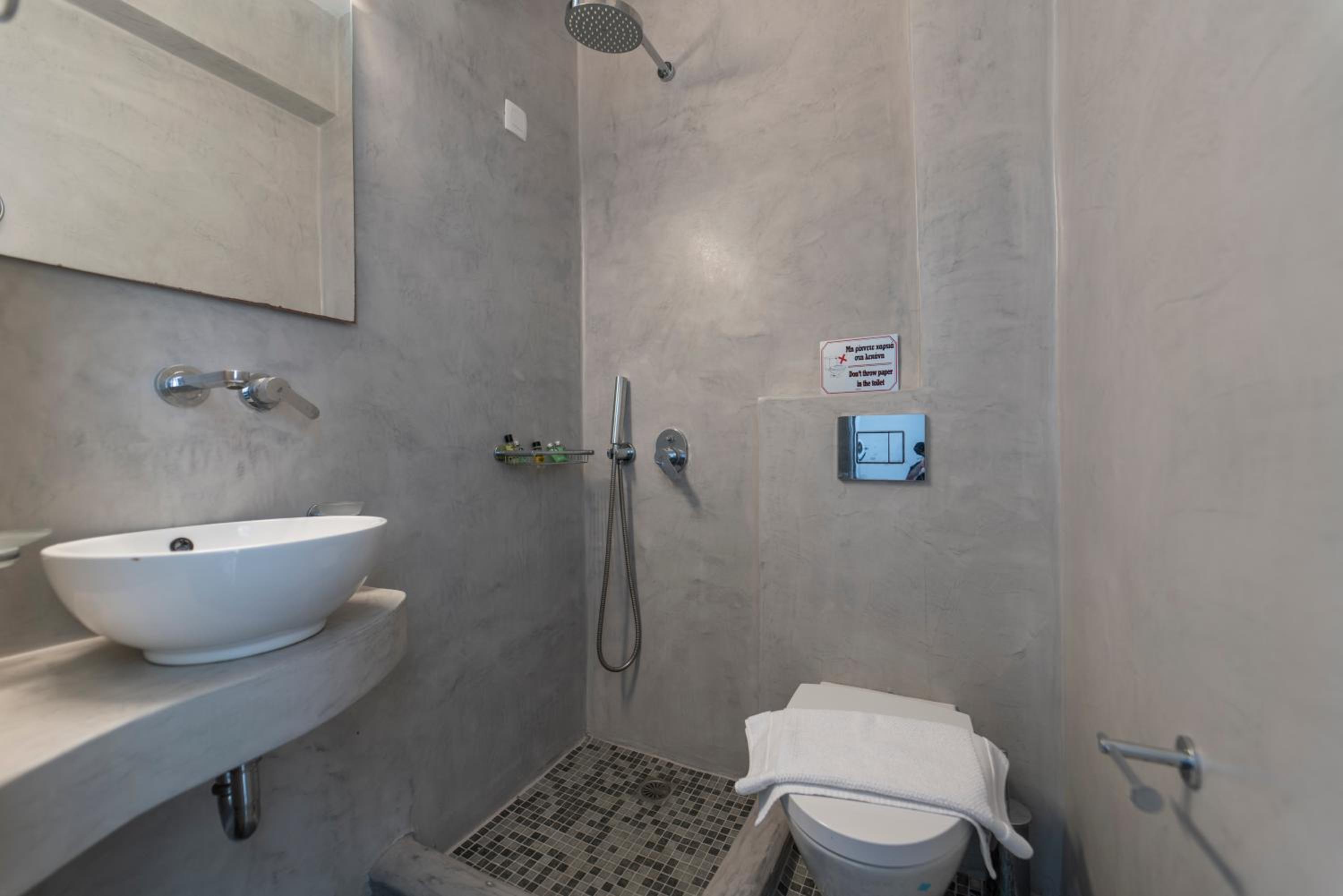Studio with Pool View - Upper Level - Photo 23