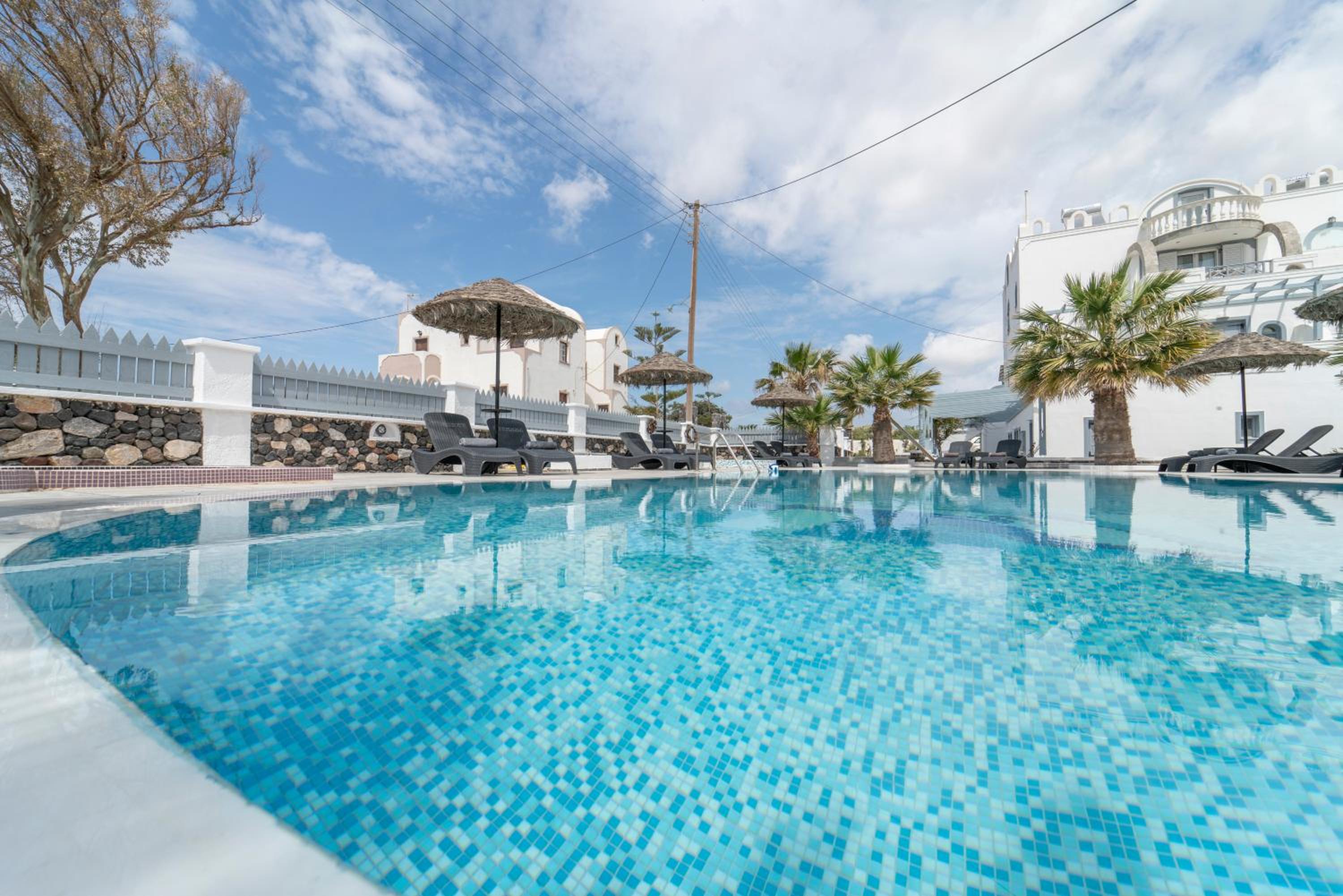 Studio with Pool View - Upper Level - Photo 6