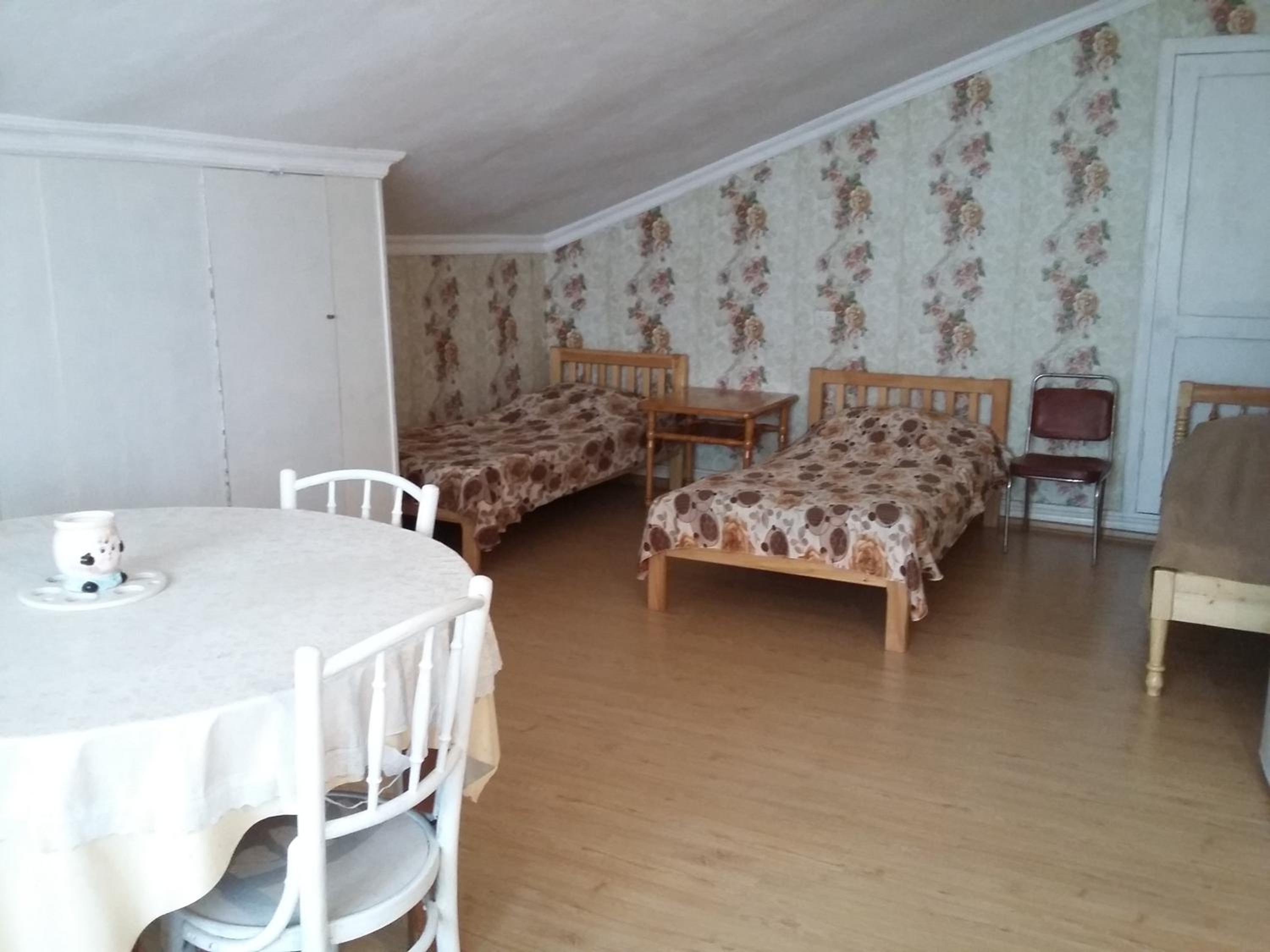 Family Room with Private Bathroom photo 3