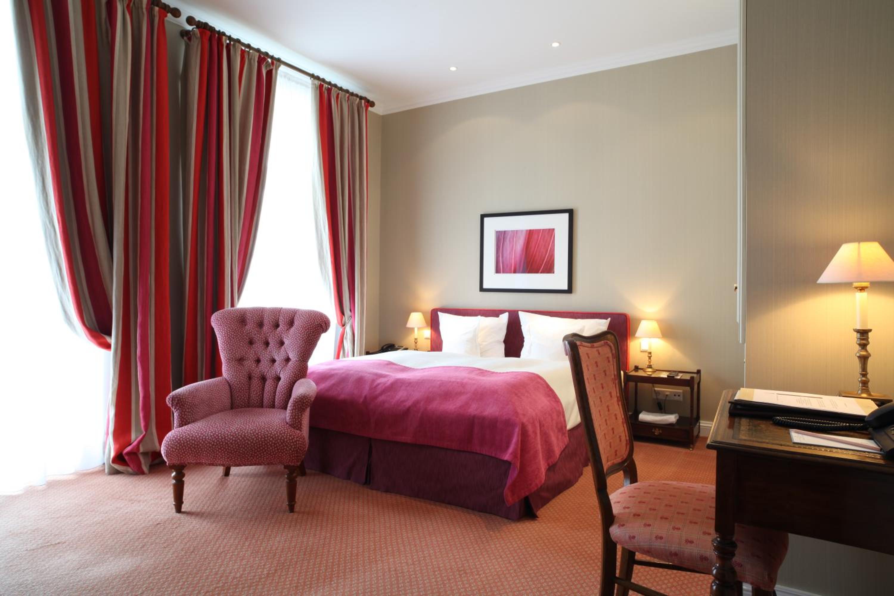 Superior Double Room thumbnail 5