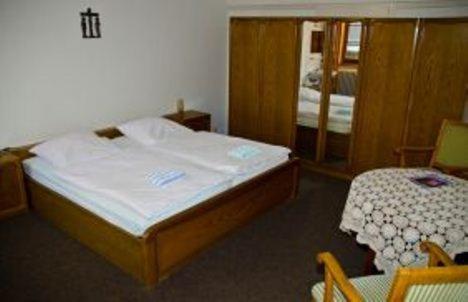 Single Room with Shared Bathroom photo 2
