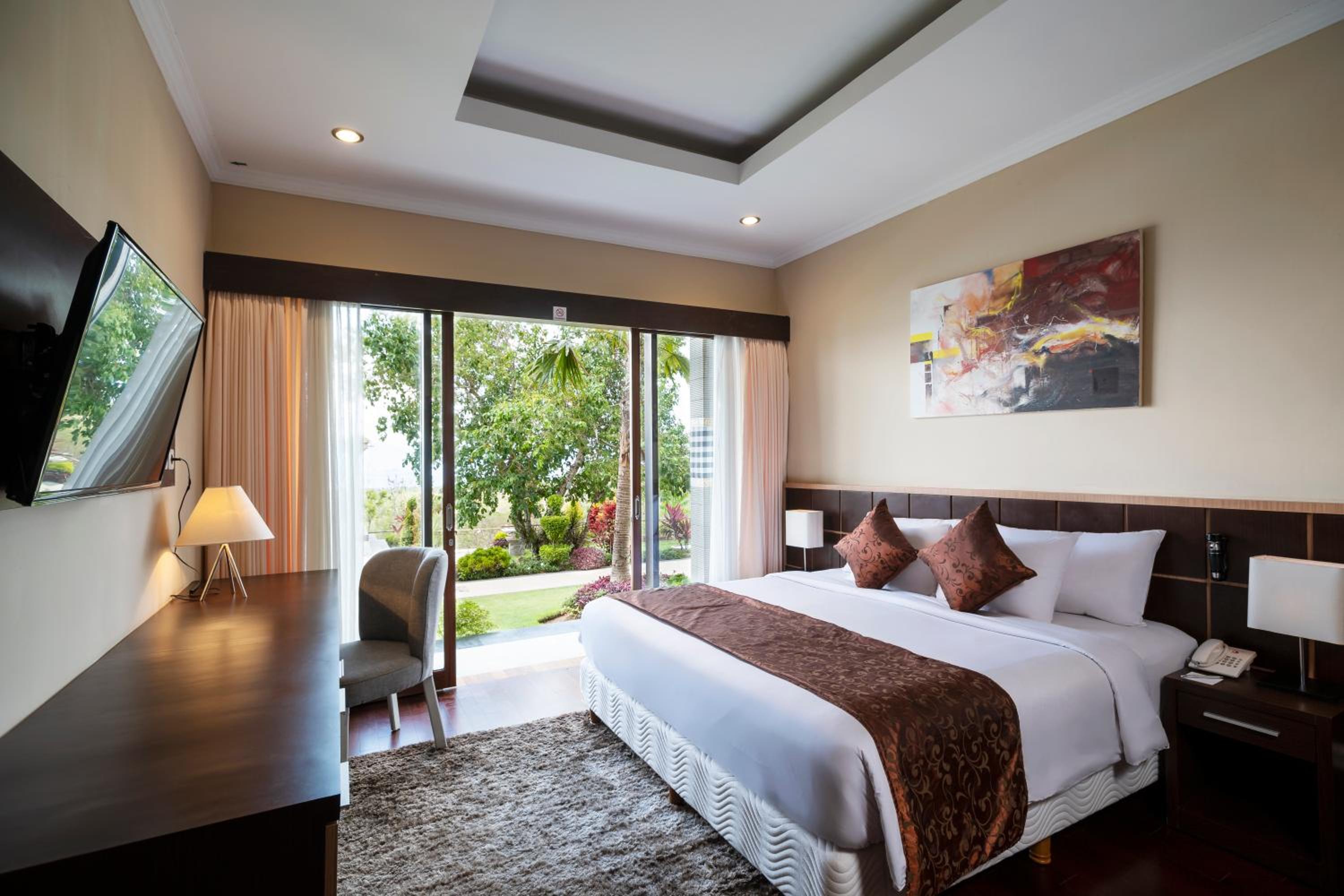 Suite Ocean View with King Bed photo 1