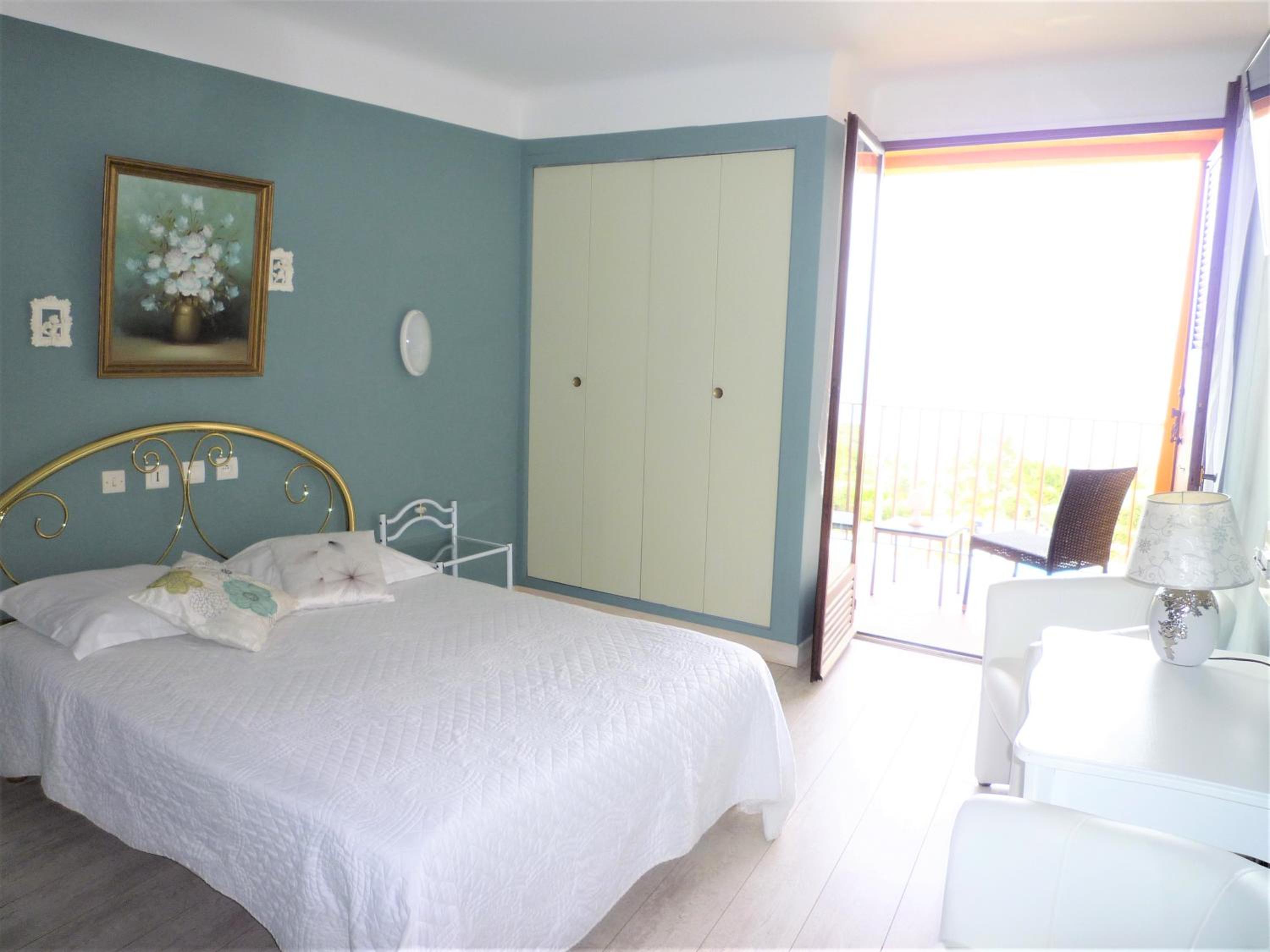 Double or Twin Room with Terrace and Sea View - Photo 2