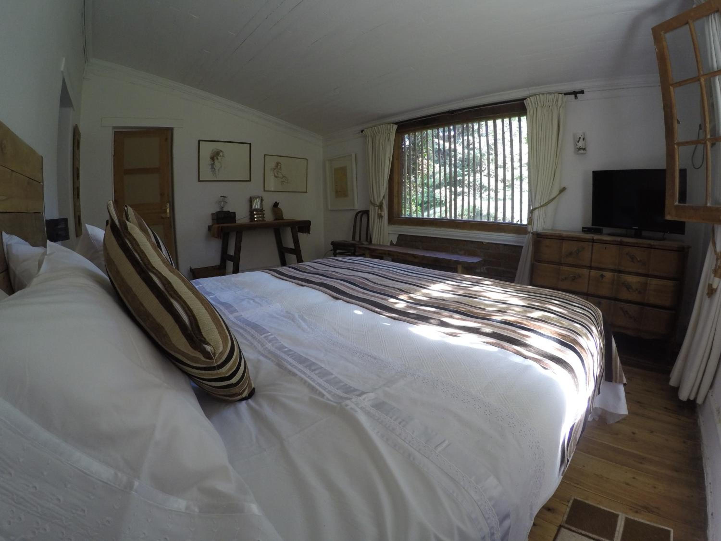 Deluxe Double Room with Private Bathroom and Garden Views photo 3
