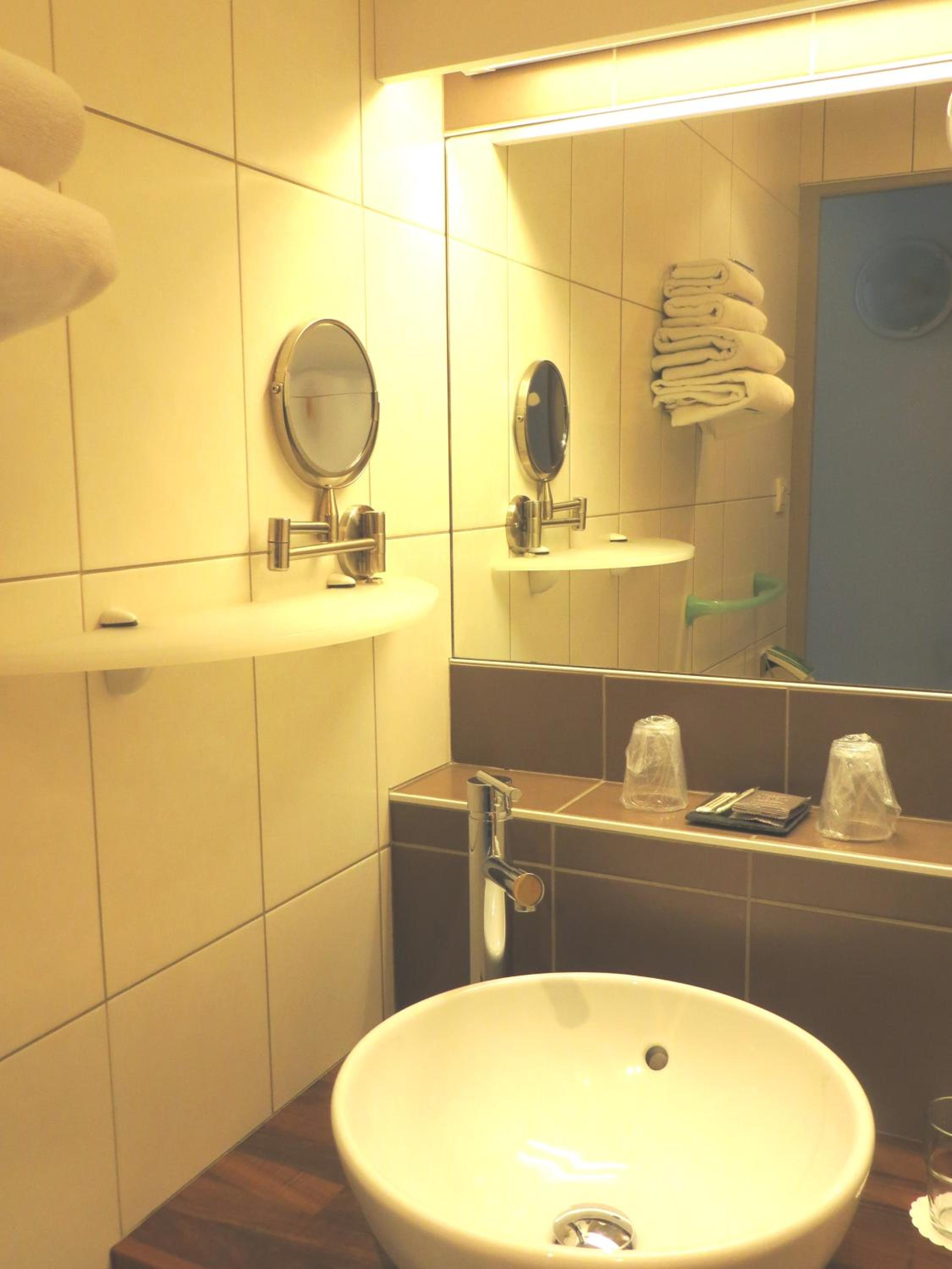Standard Double Room - Photo 3