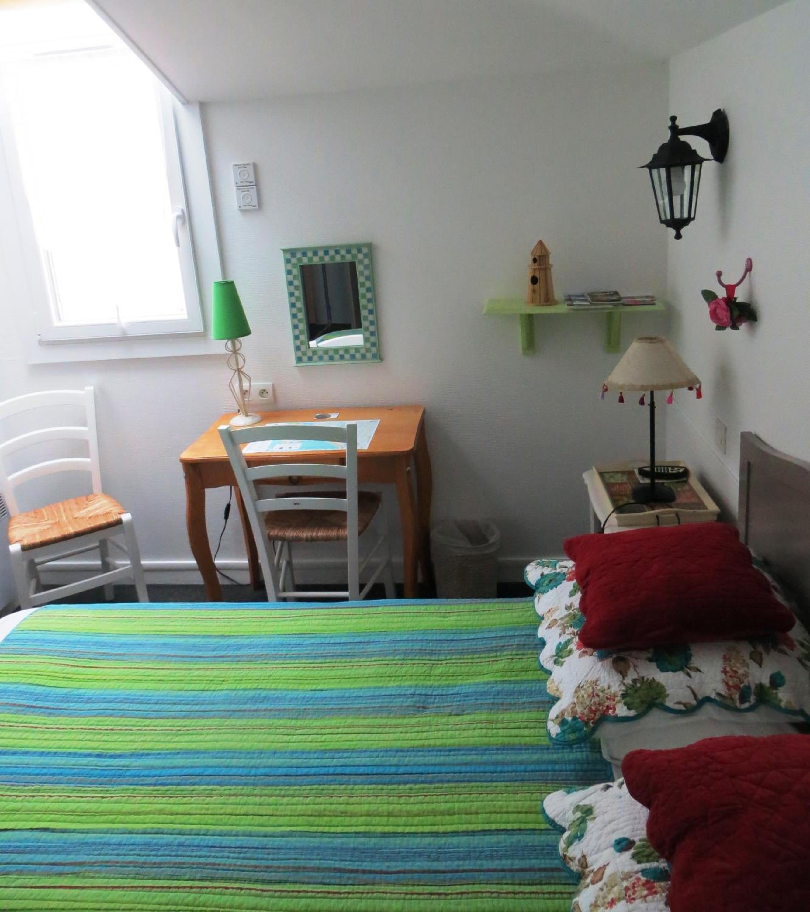 Standard Double Room - Photo 6