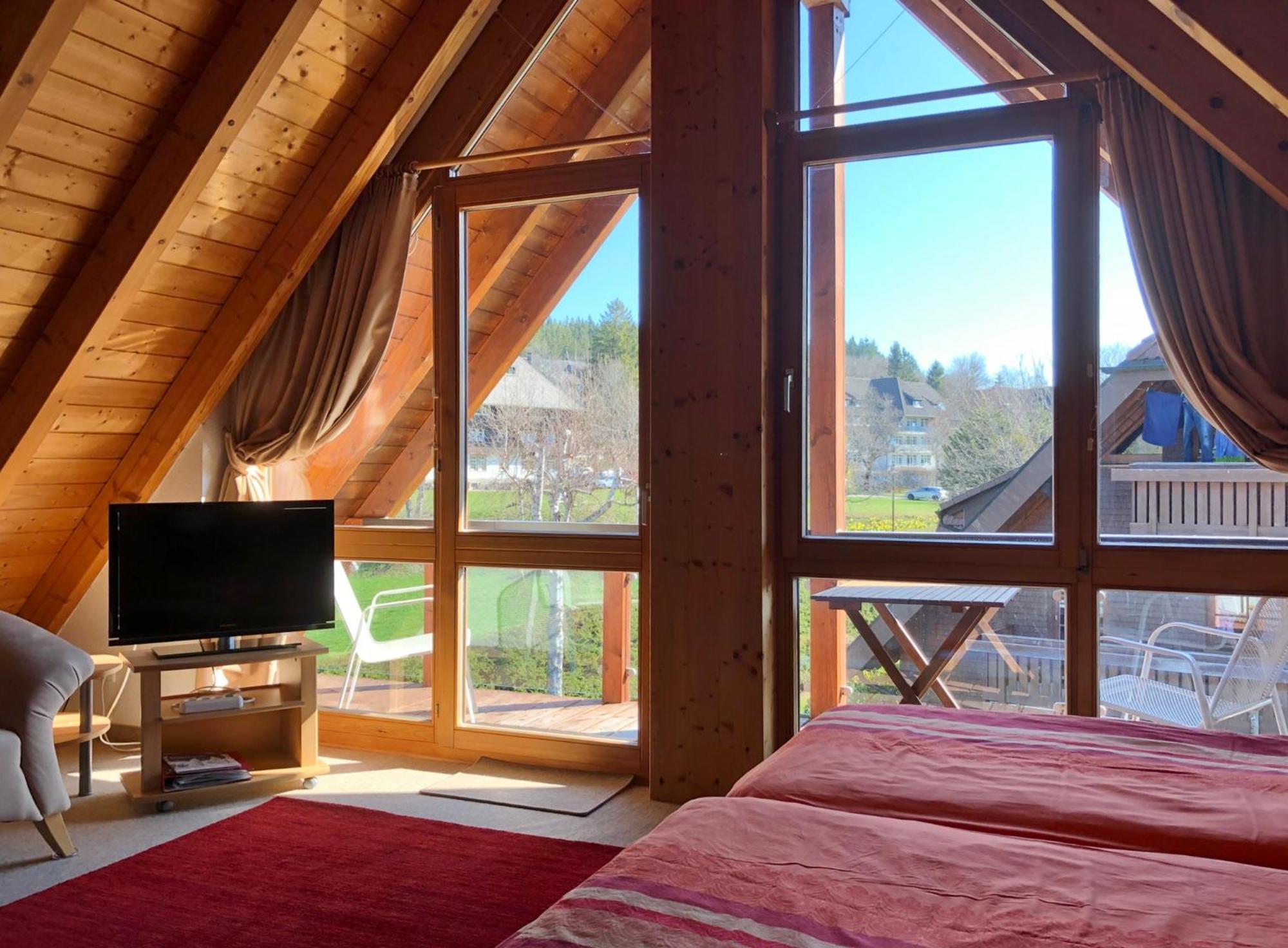 Studio Apartment with Balcony photo 1