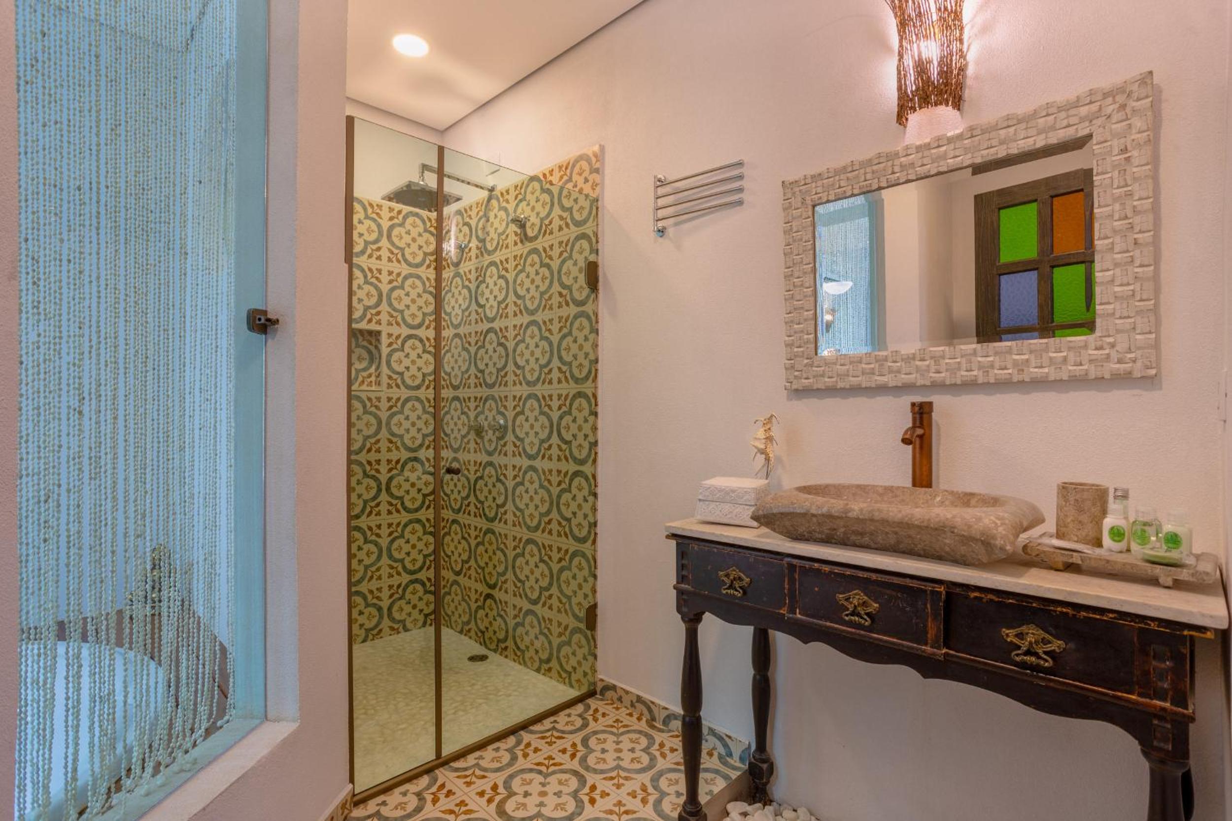 Quadruple Luxury Room with Internal Spa Bath - Photo 4