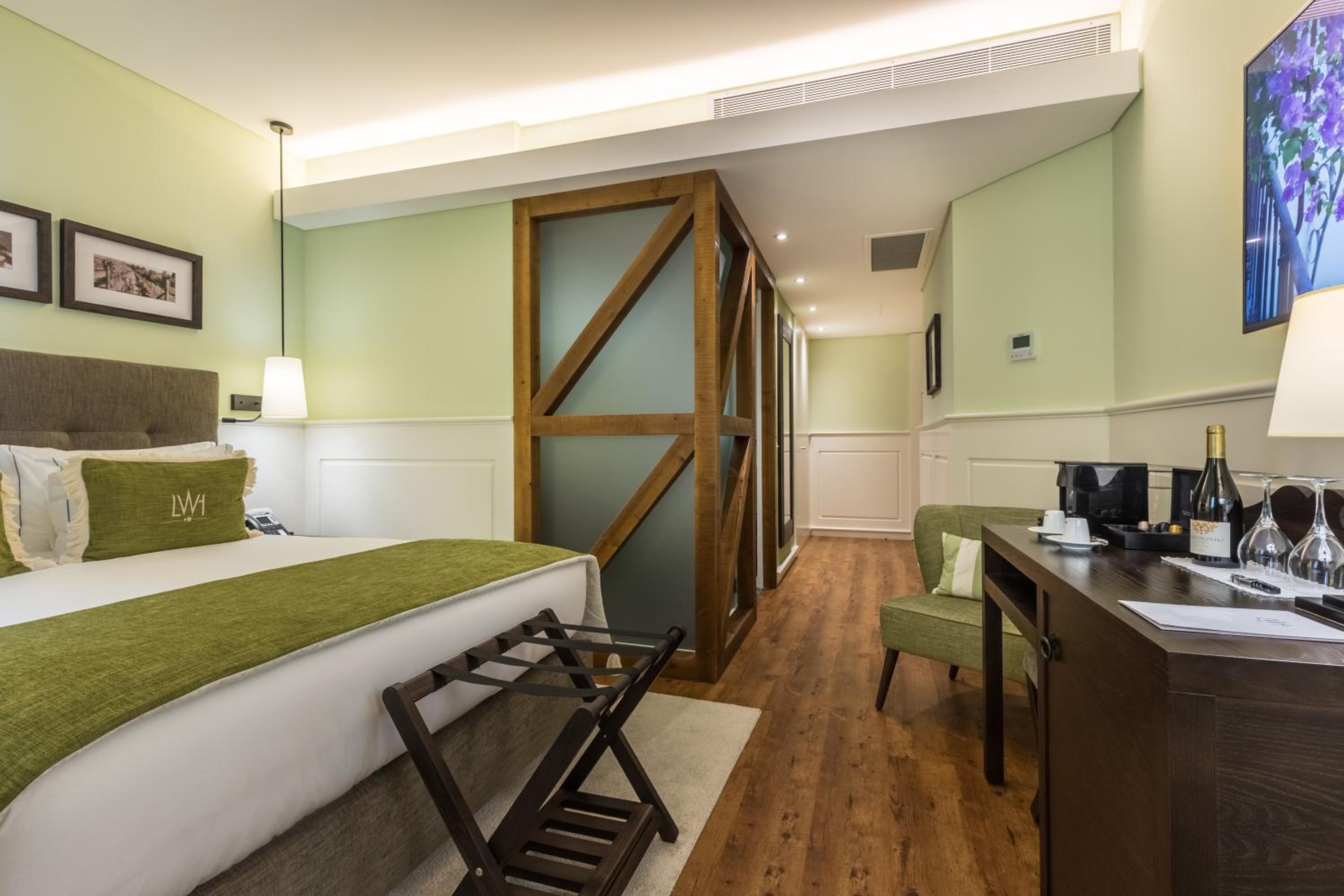 Classic Double or Twin Room thumbnail 6