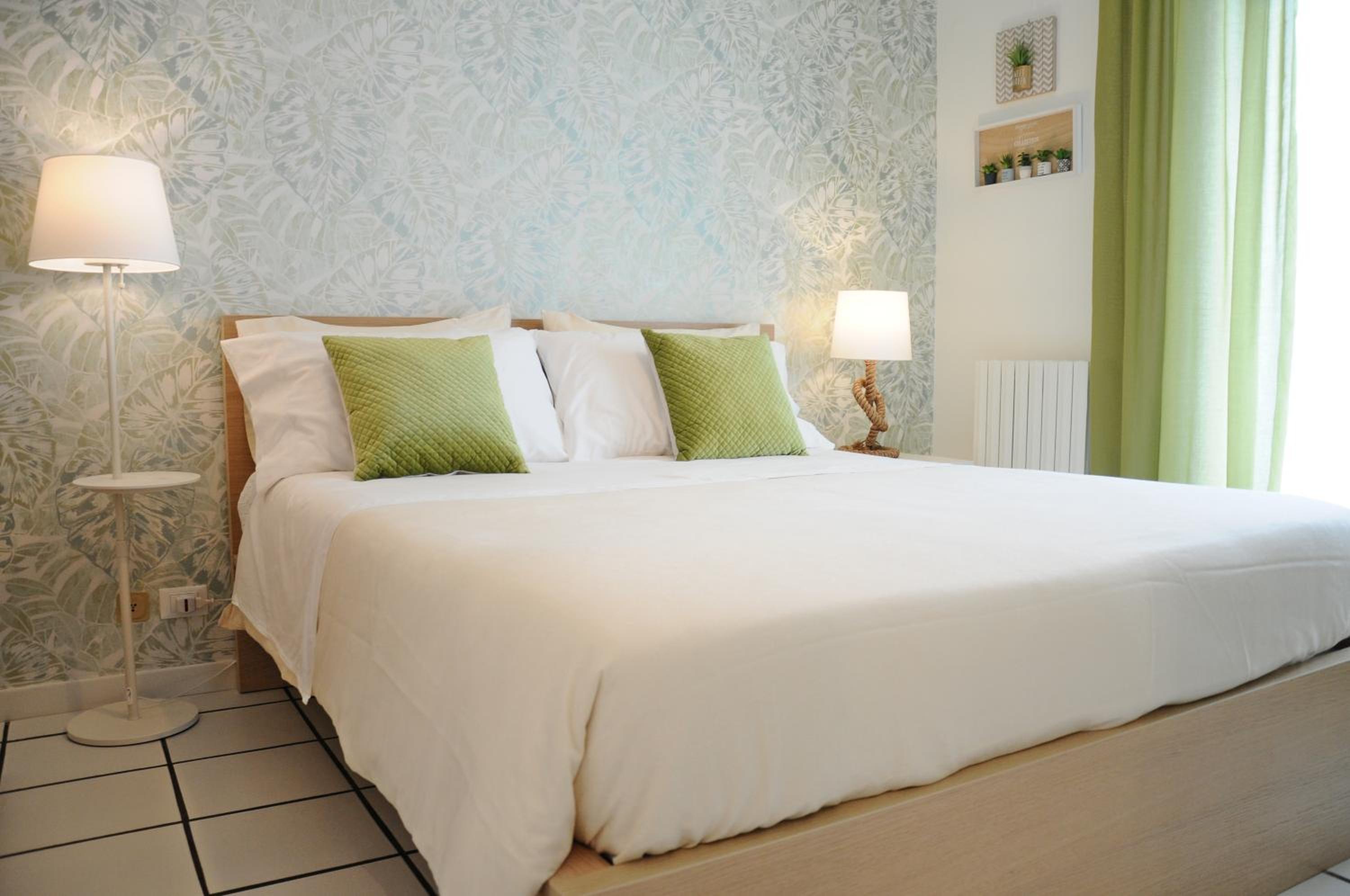 Double Room with Balcony - Photo 3