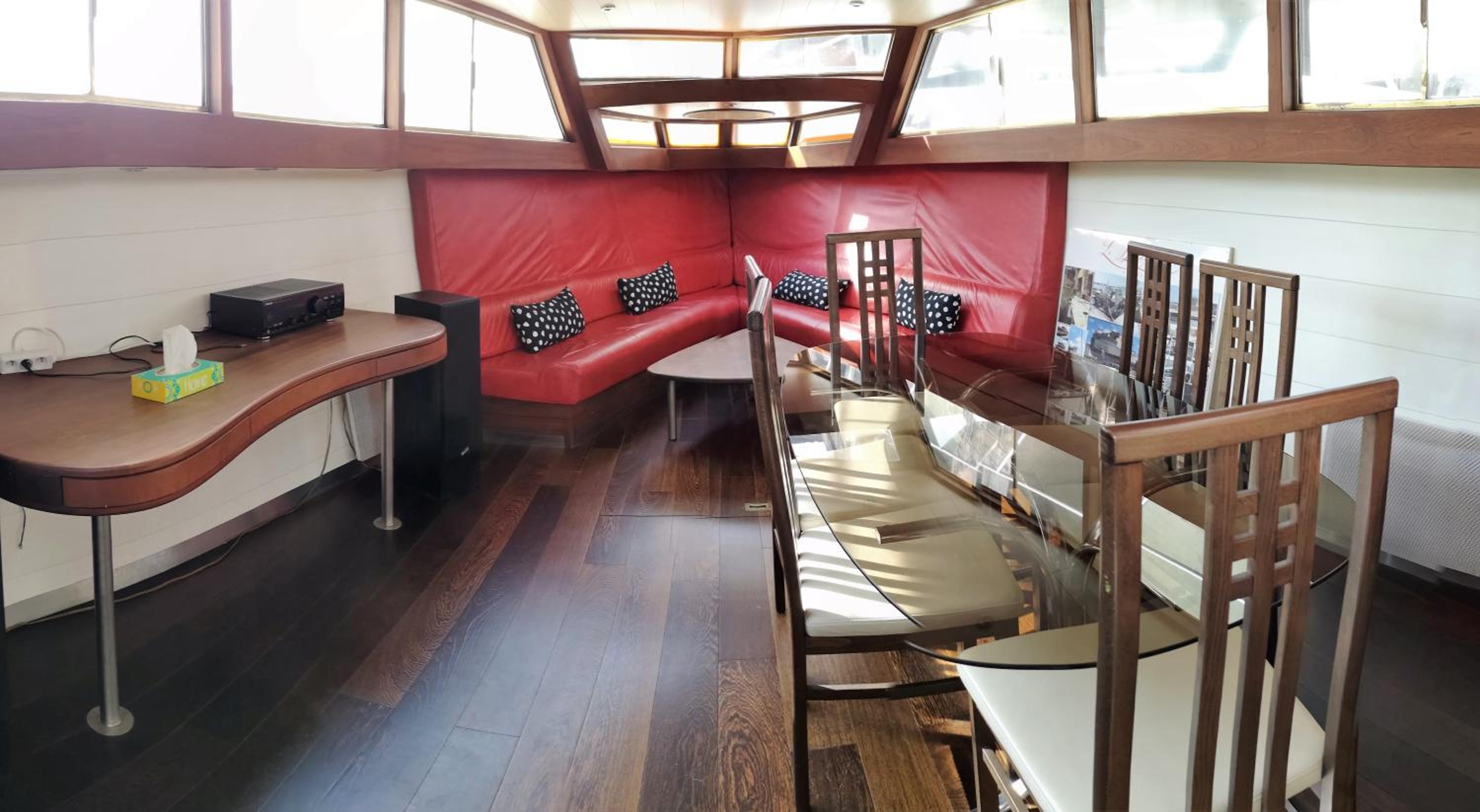 One-Cabin Boat - Photo 4