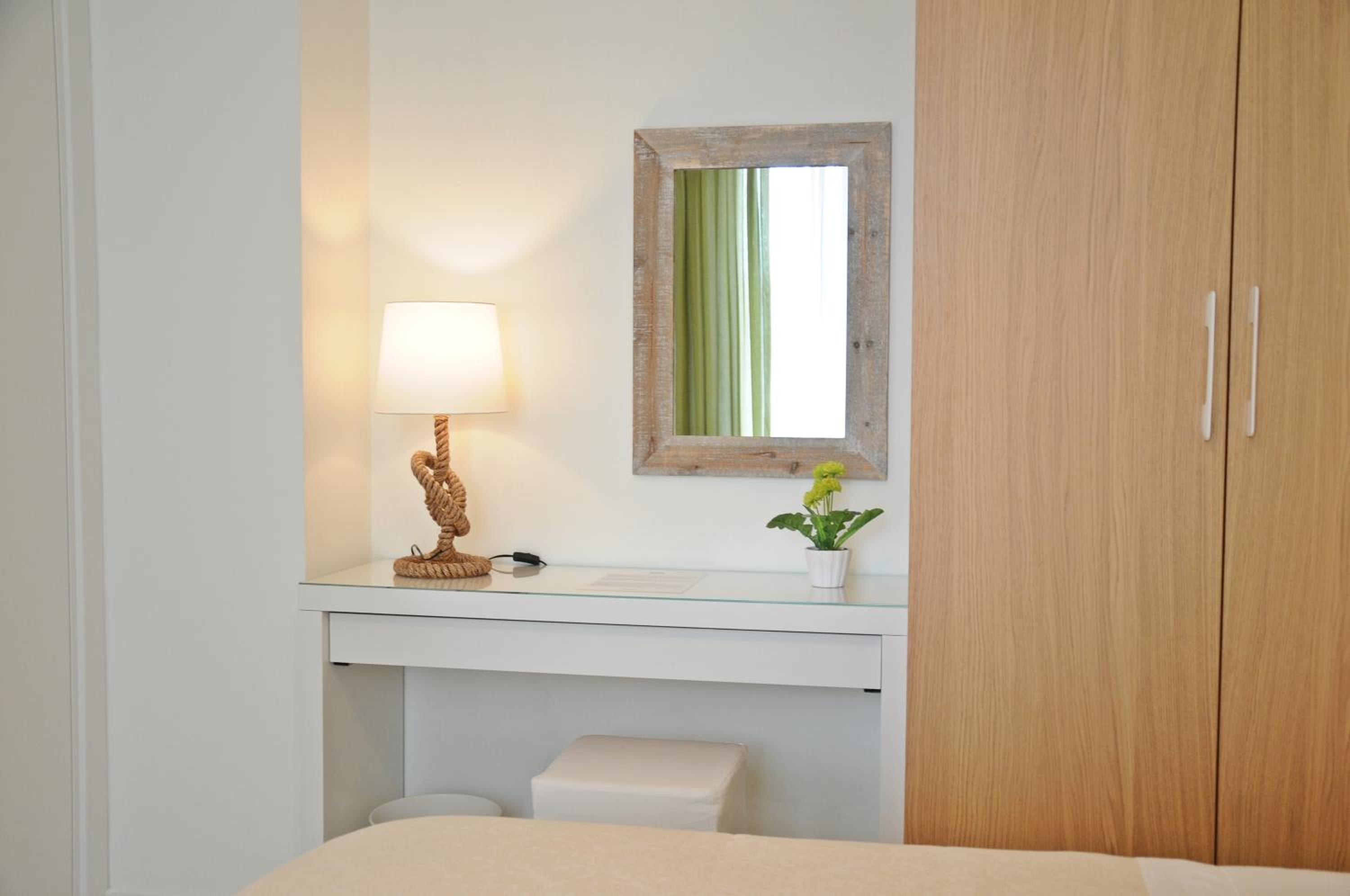 Double Room with Balcony - Photo 5