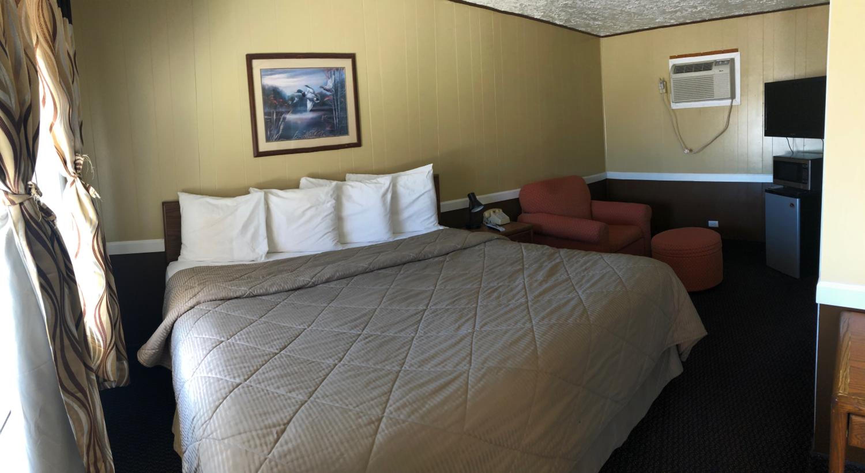 King Room - Non-Smoking photo 1
